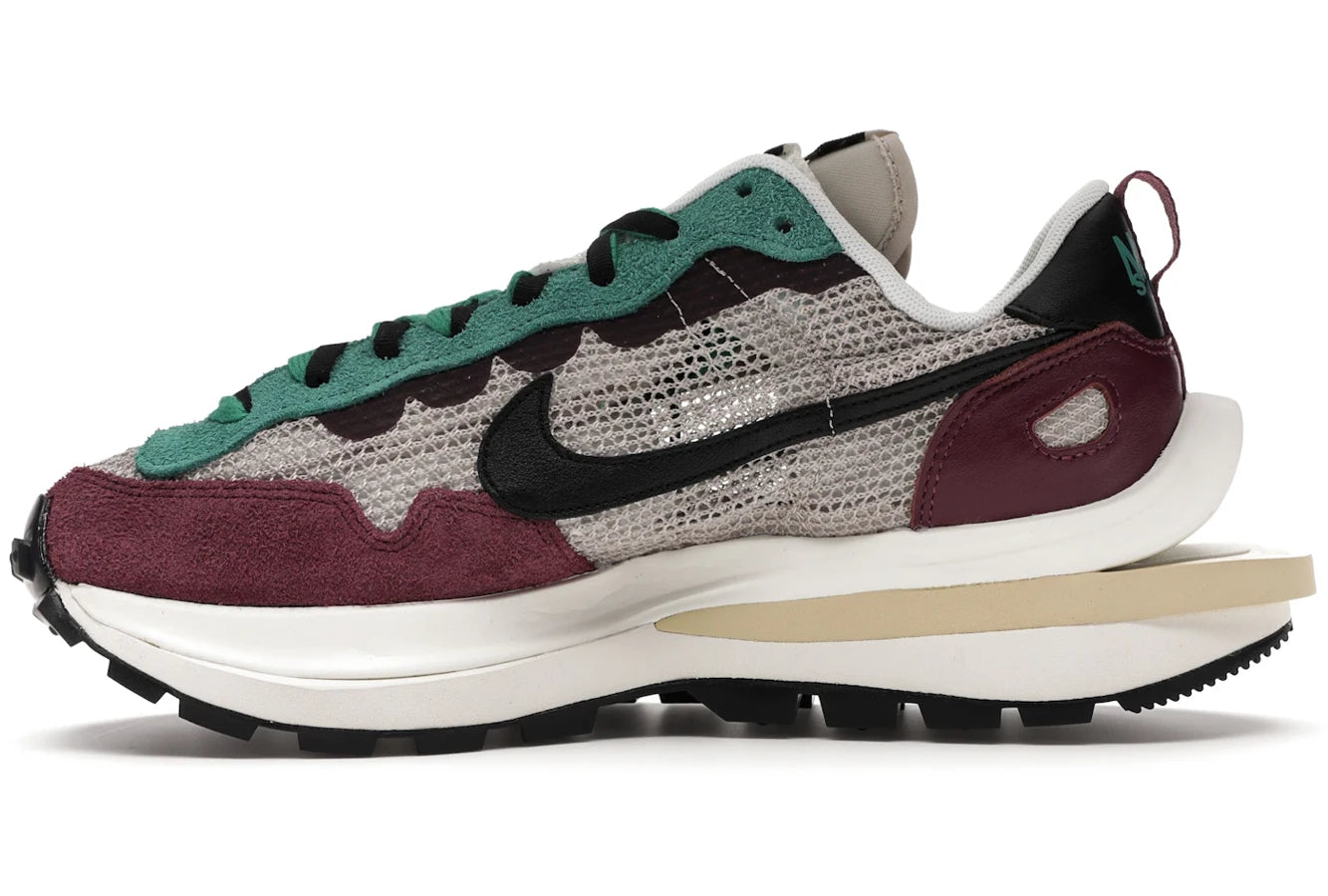 Nike Vaporwaffle sacai Villain Red Neptune Green