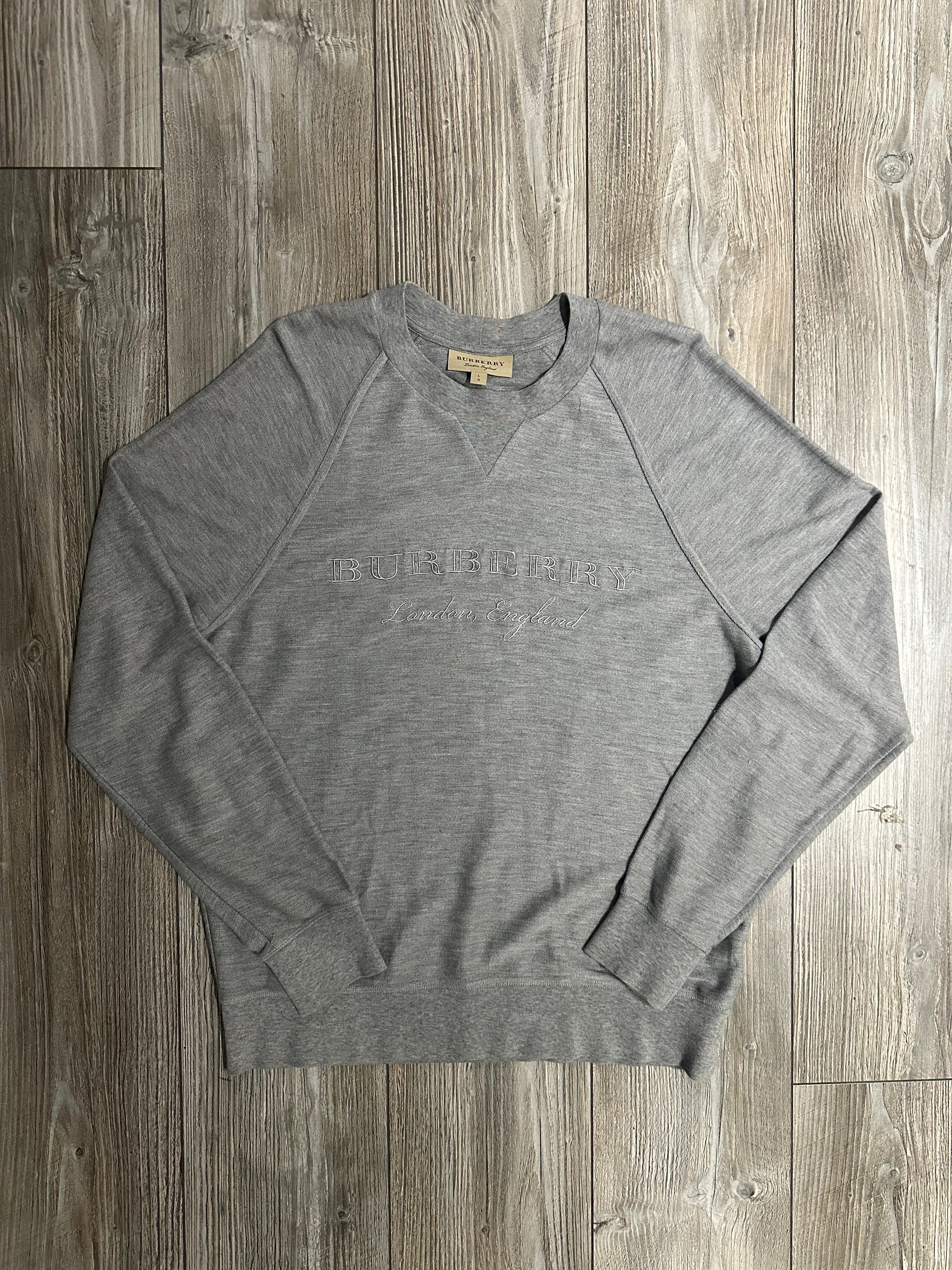 Burberry Sweatshirt (Fittaa L)