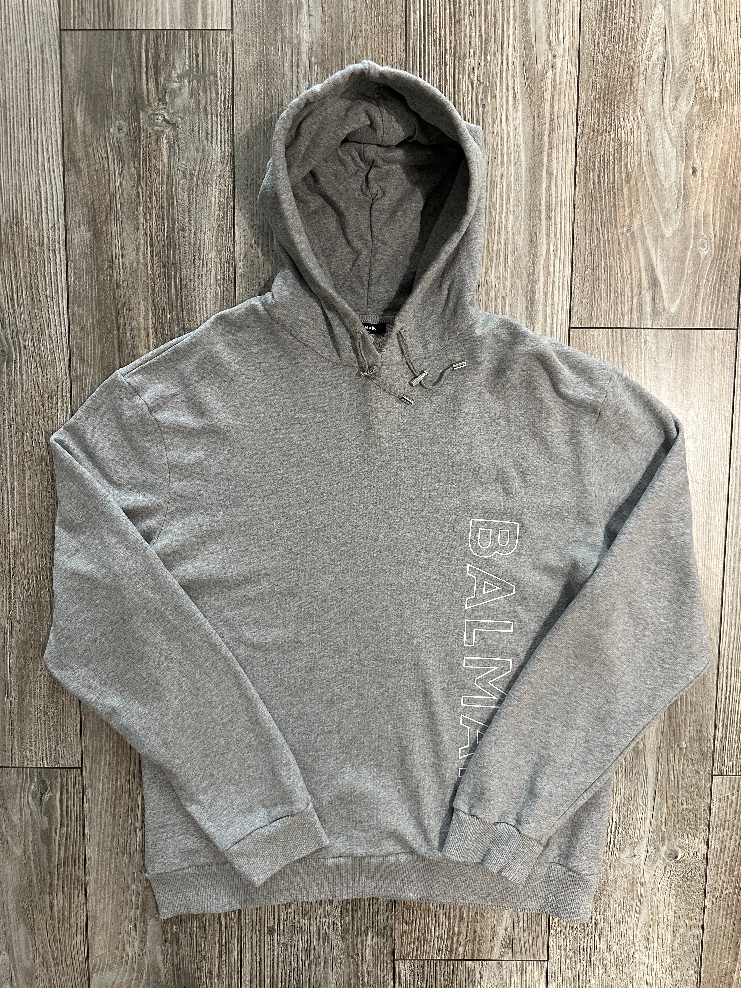 Balmain Paris Hoodie (Fittaa L)