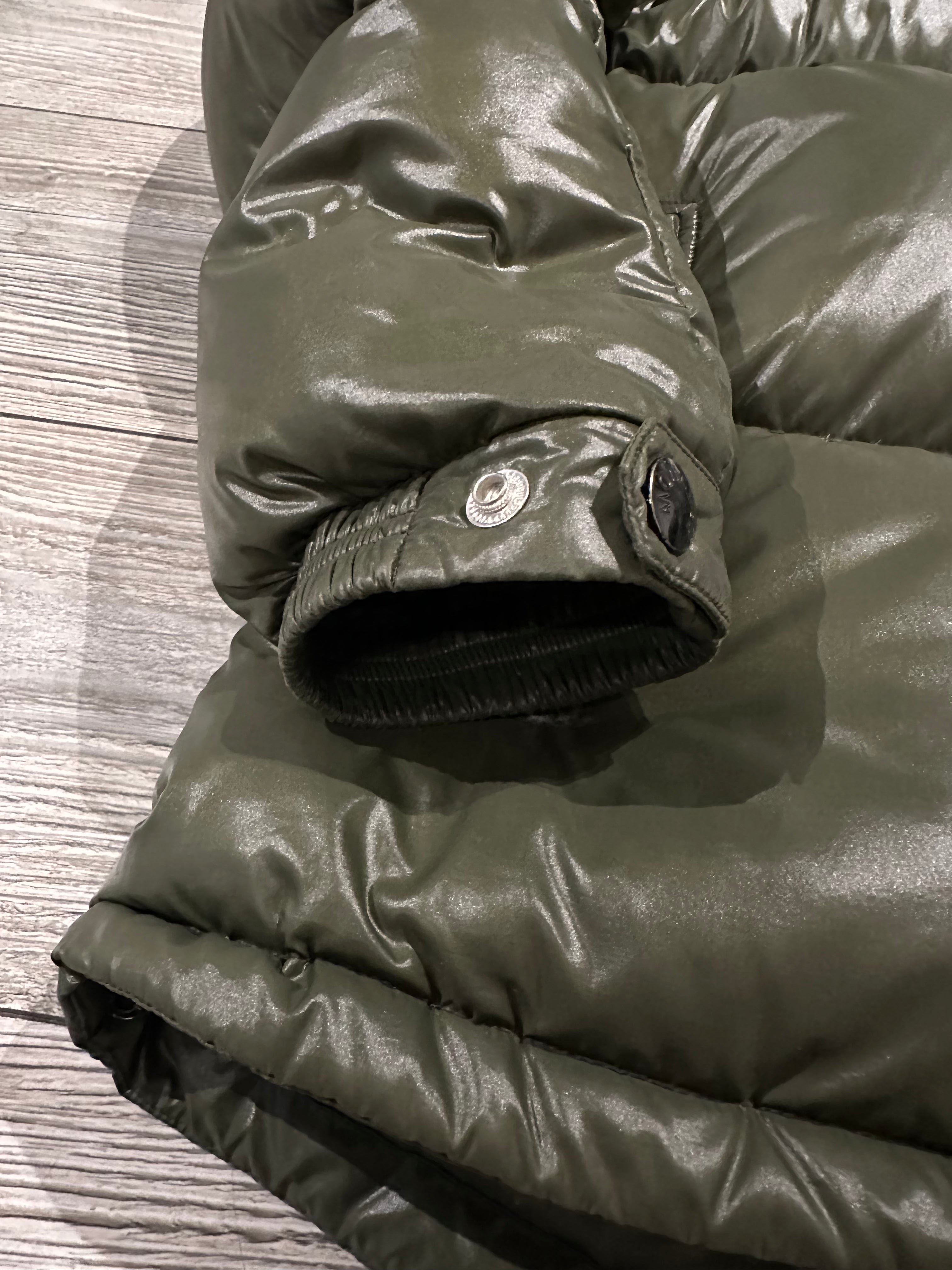 Moncler Jacket (Fittaa L)