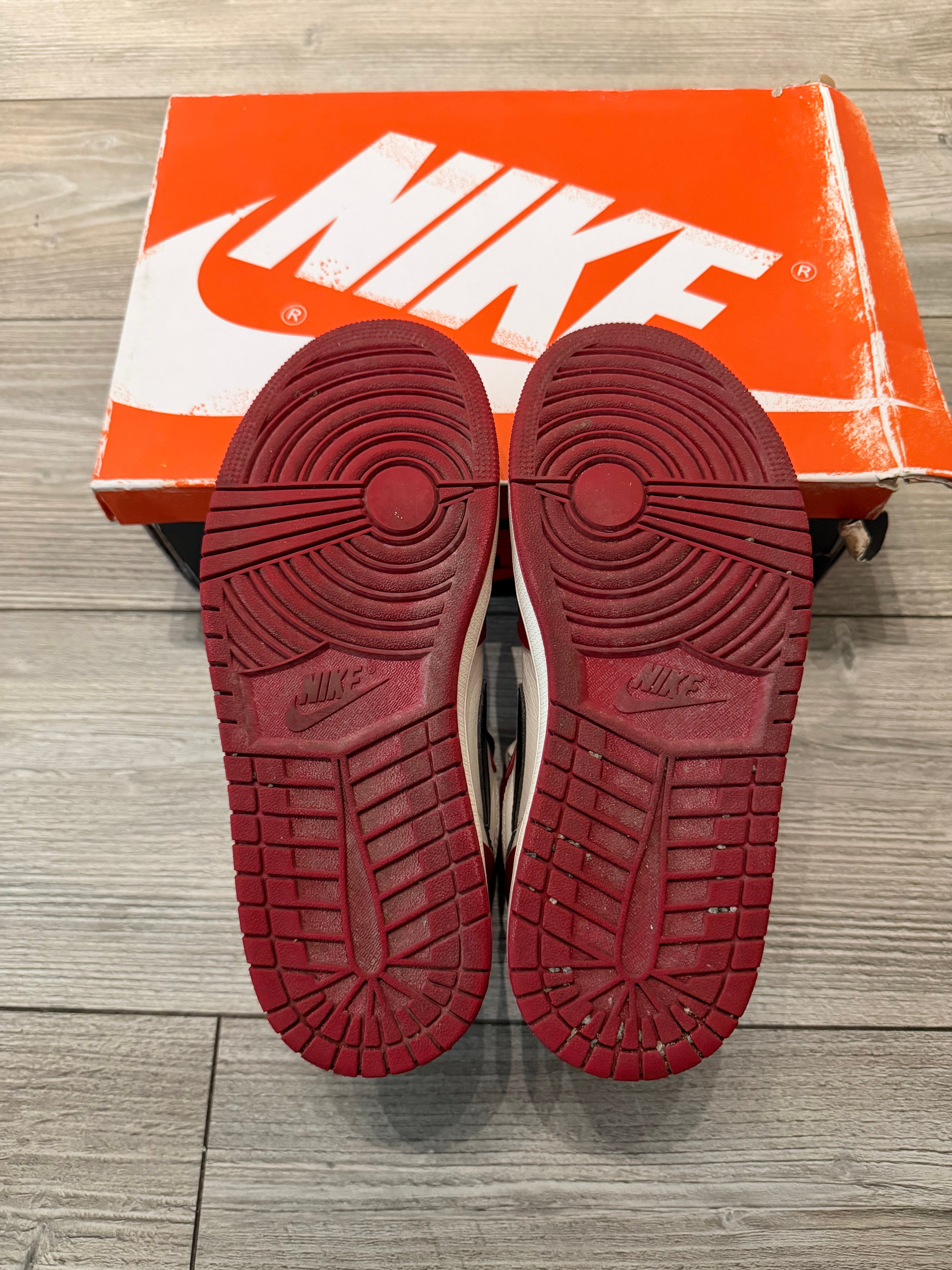 Air Jordan 1 Retro High OG Chicago Lost and Found (EU38.5)