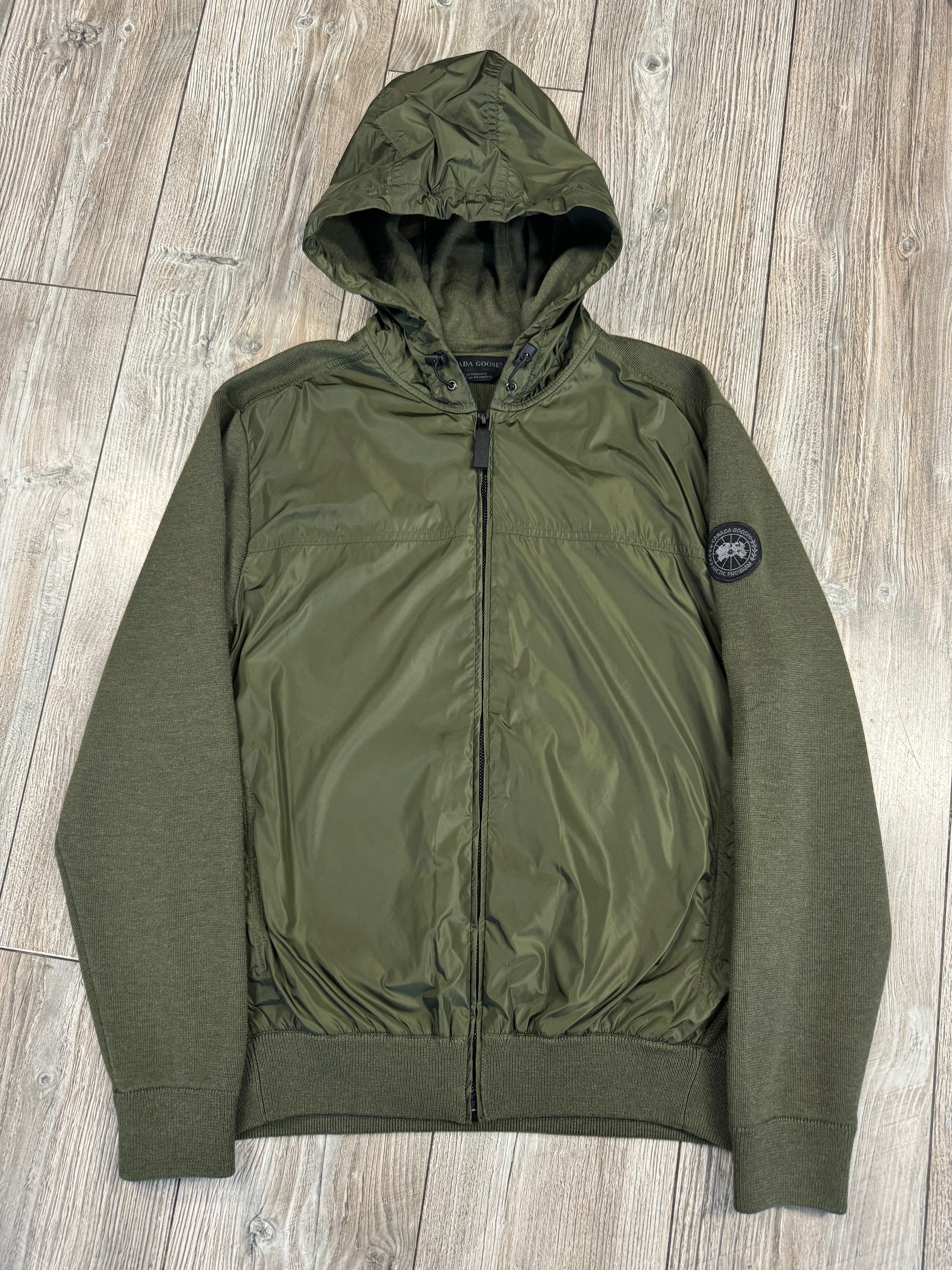 Canada Goose Cardigan (Fittaa M)