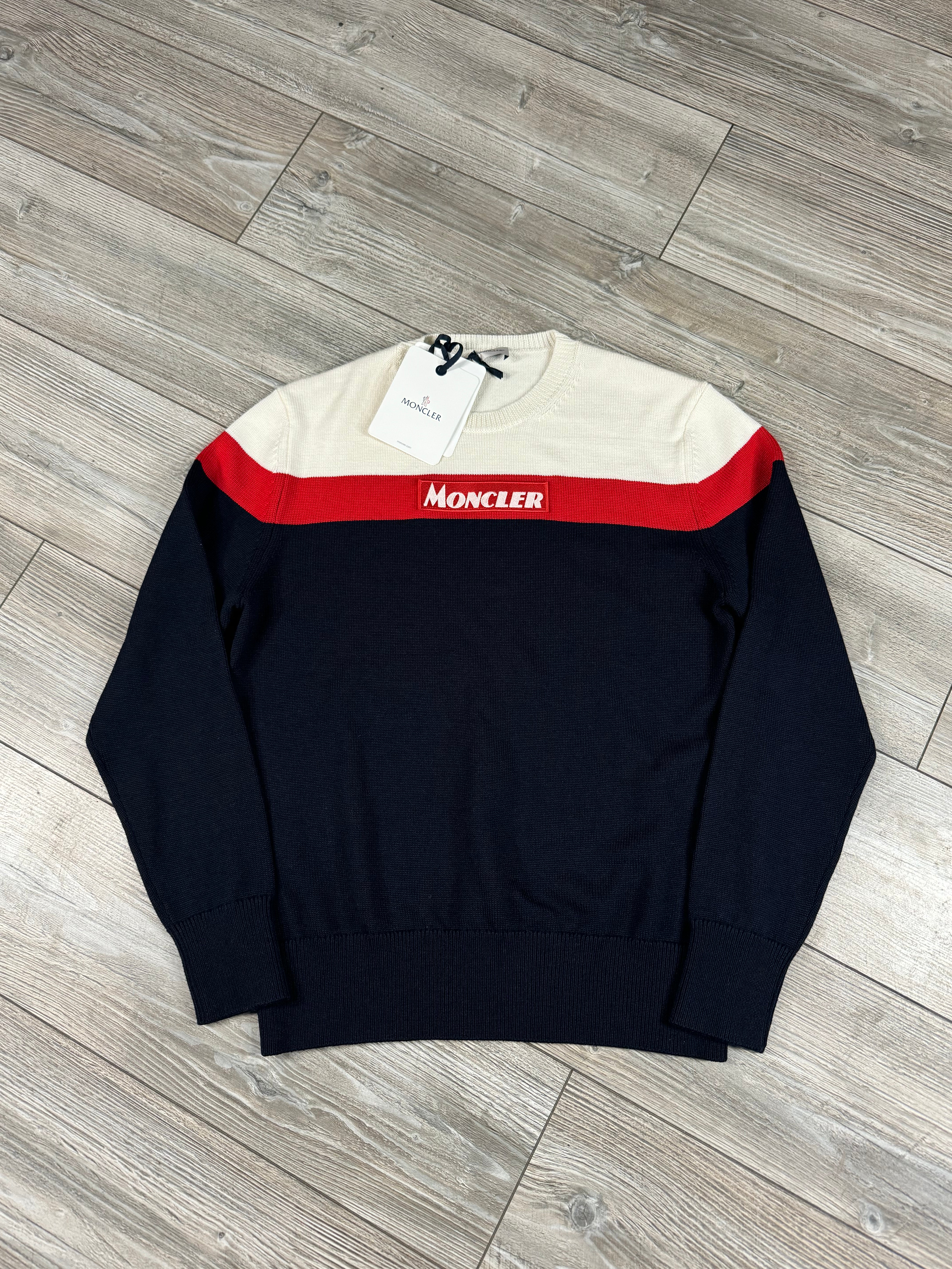 Moncler Sweater (Fittaa M)