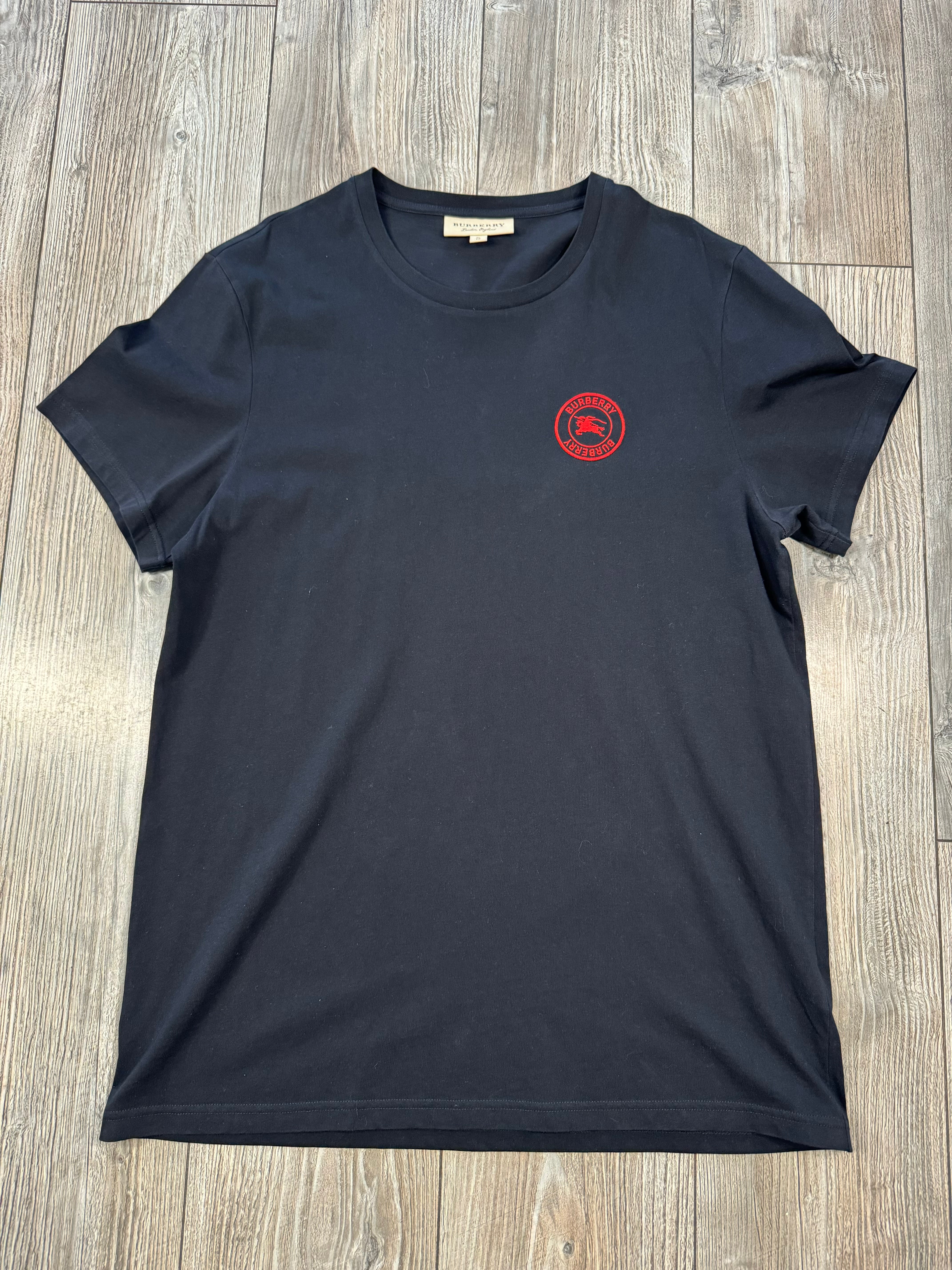 Burberry T-Shirt (Fittaa XL)