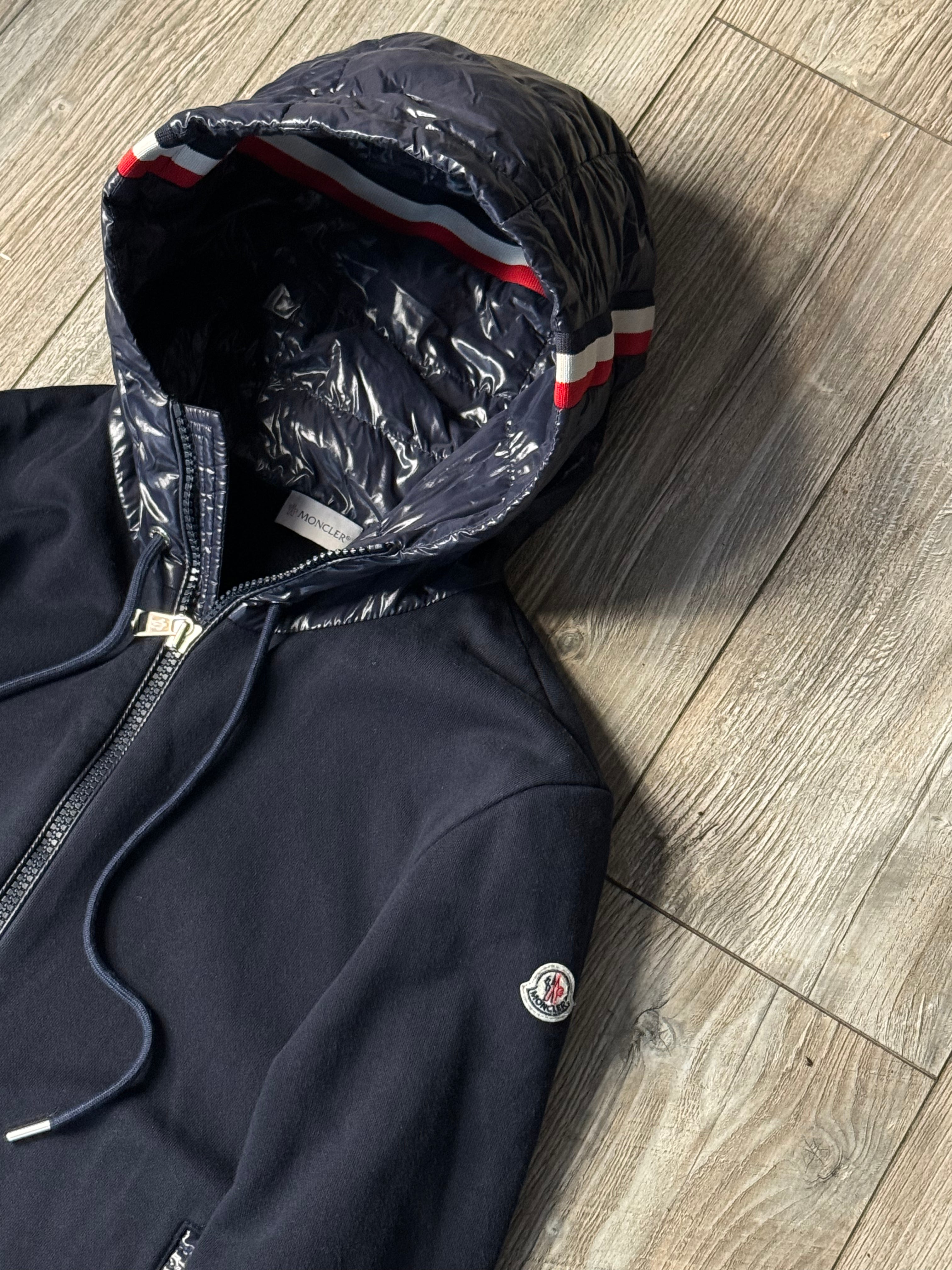 Moncler Cardigan (Fittaa S)