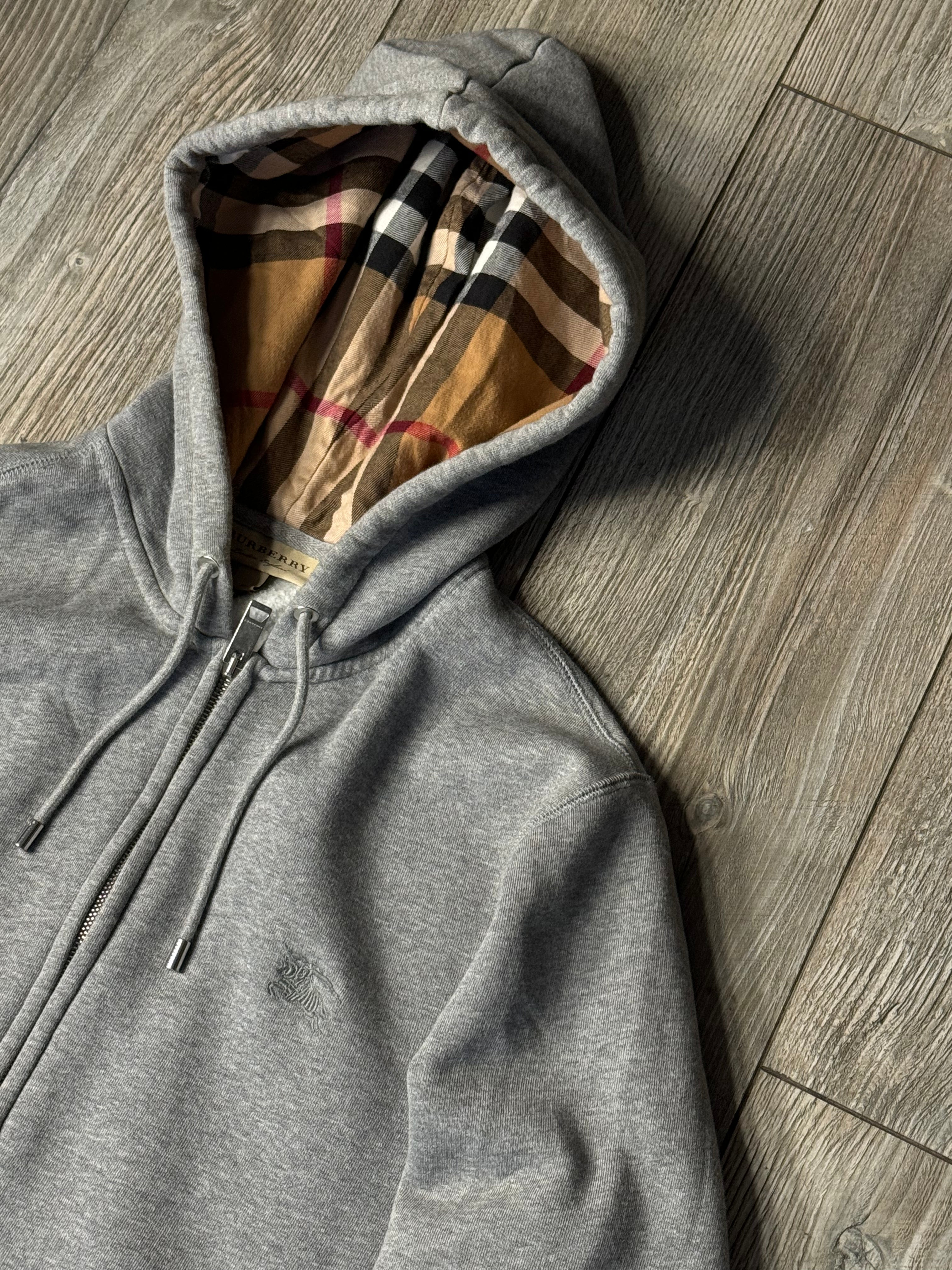 Burberry Zip-Up Hoodie (Fittaa M)
