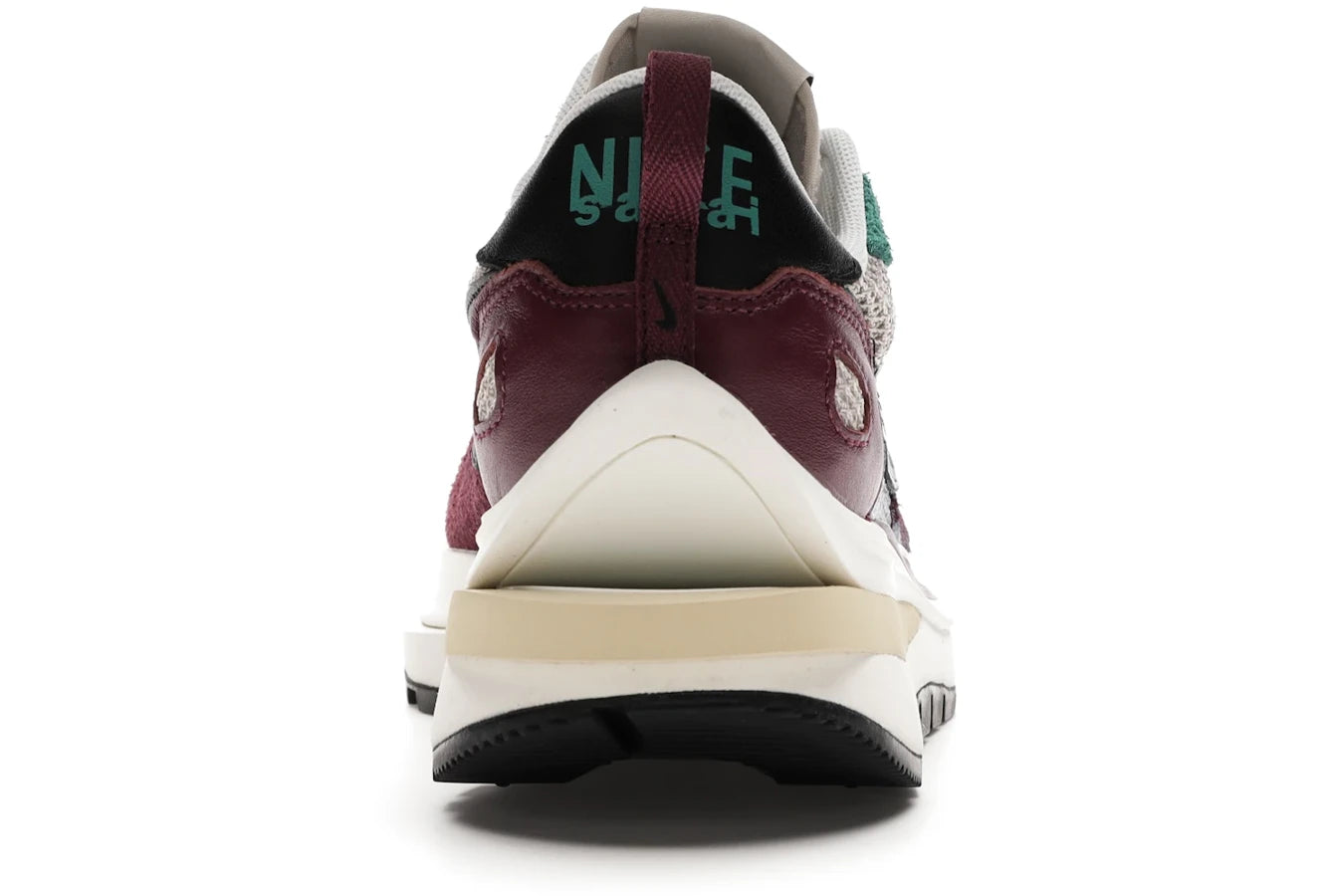 Nike Vaporwaffle sacai Villain Red Neptune Green