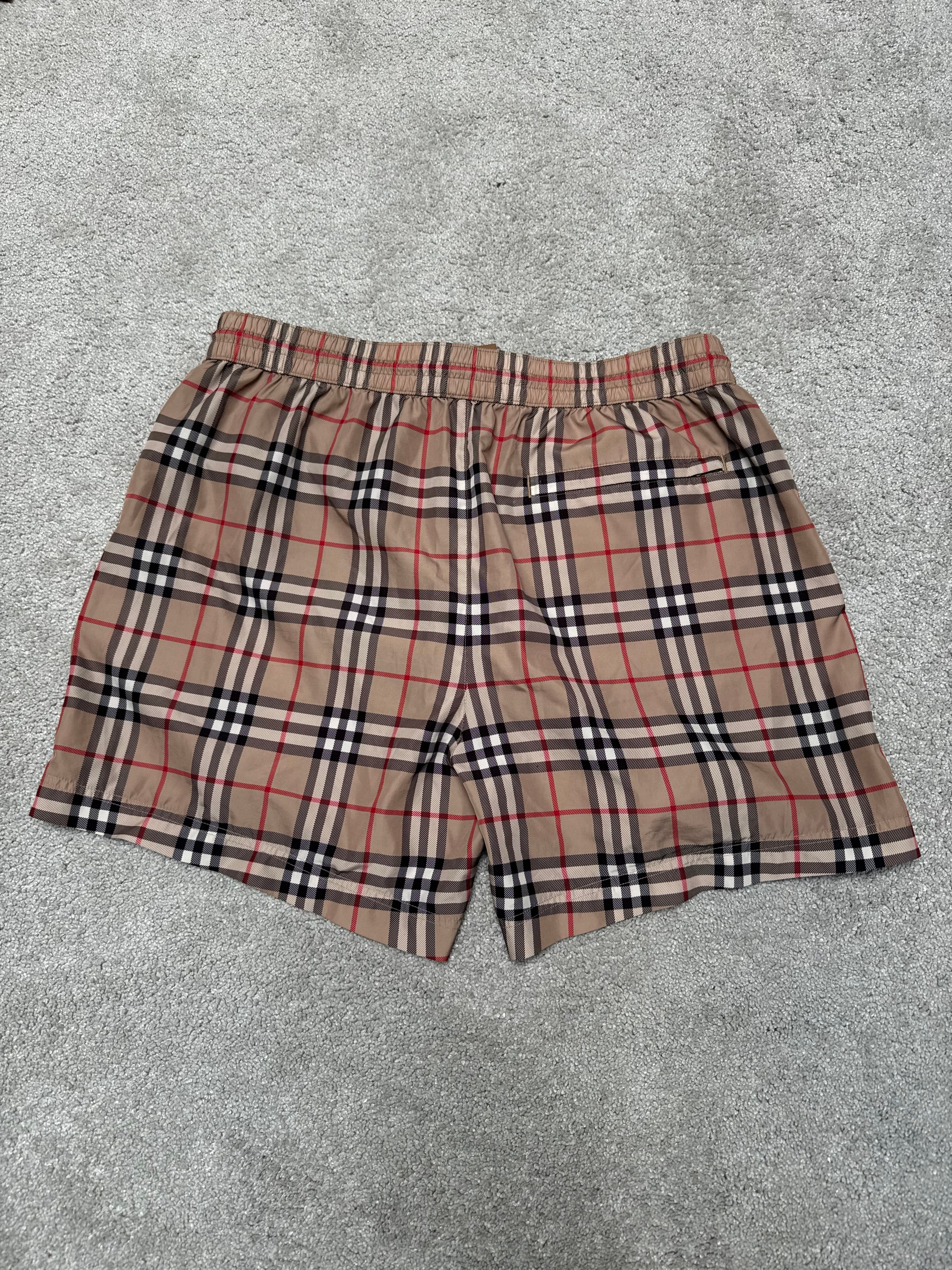 Burberry Shorts (Fittaa L)