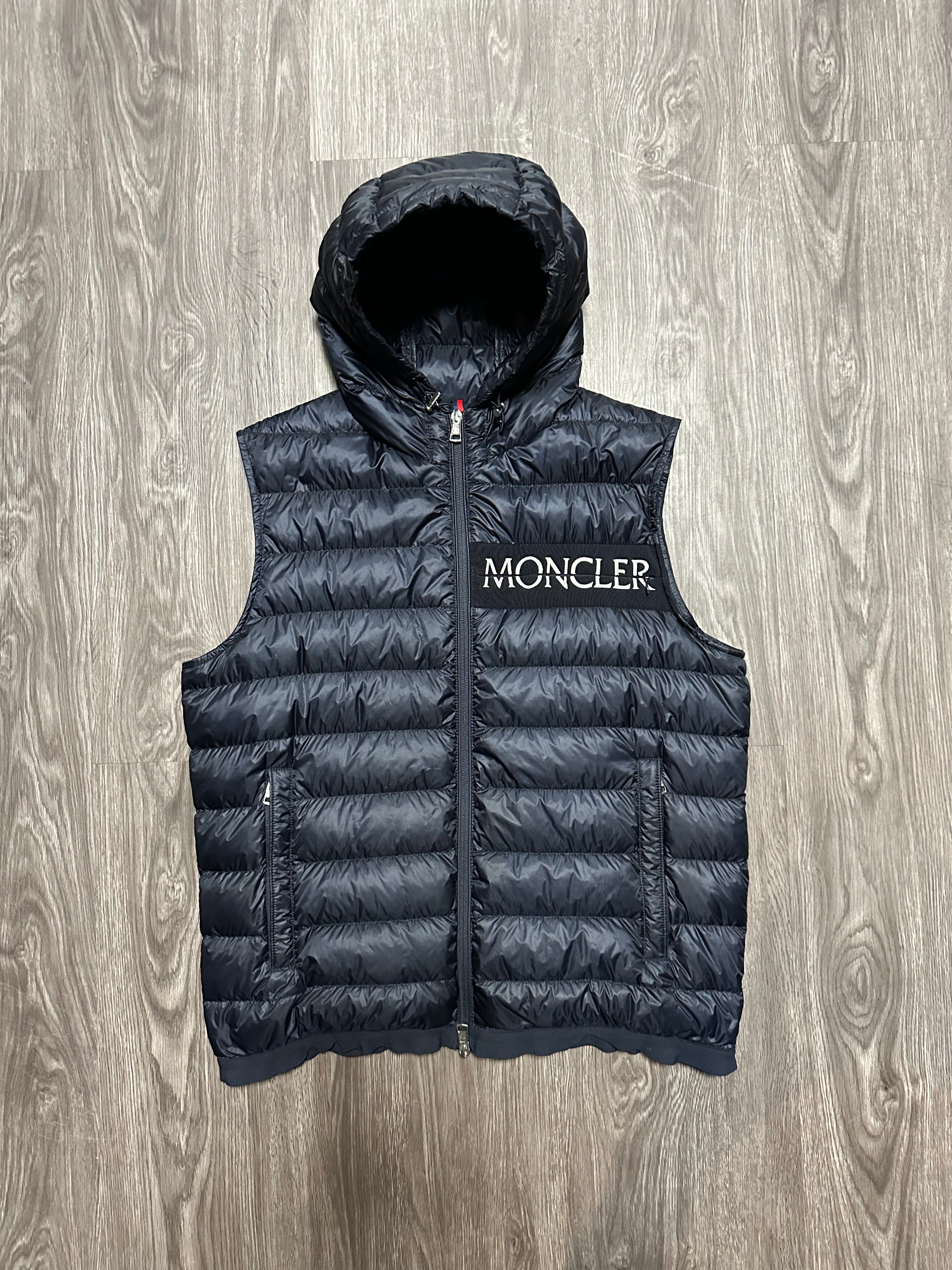 Moncler Vest (Fittaa M)