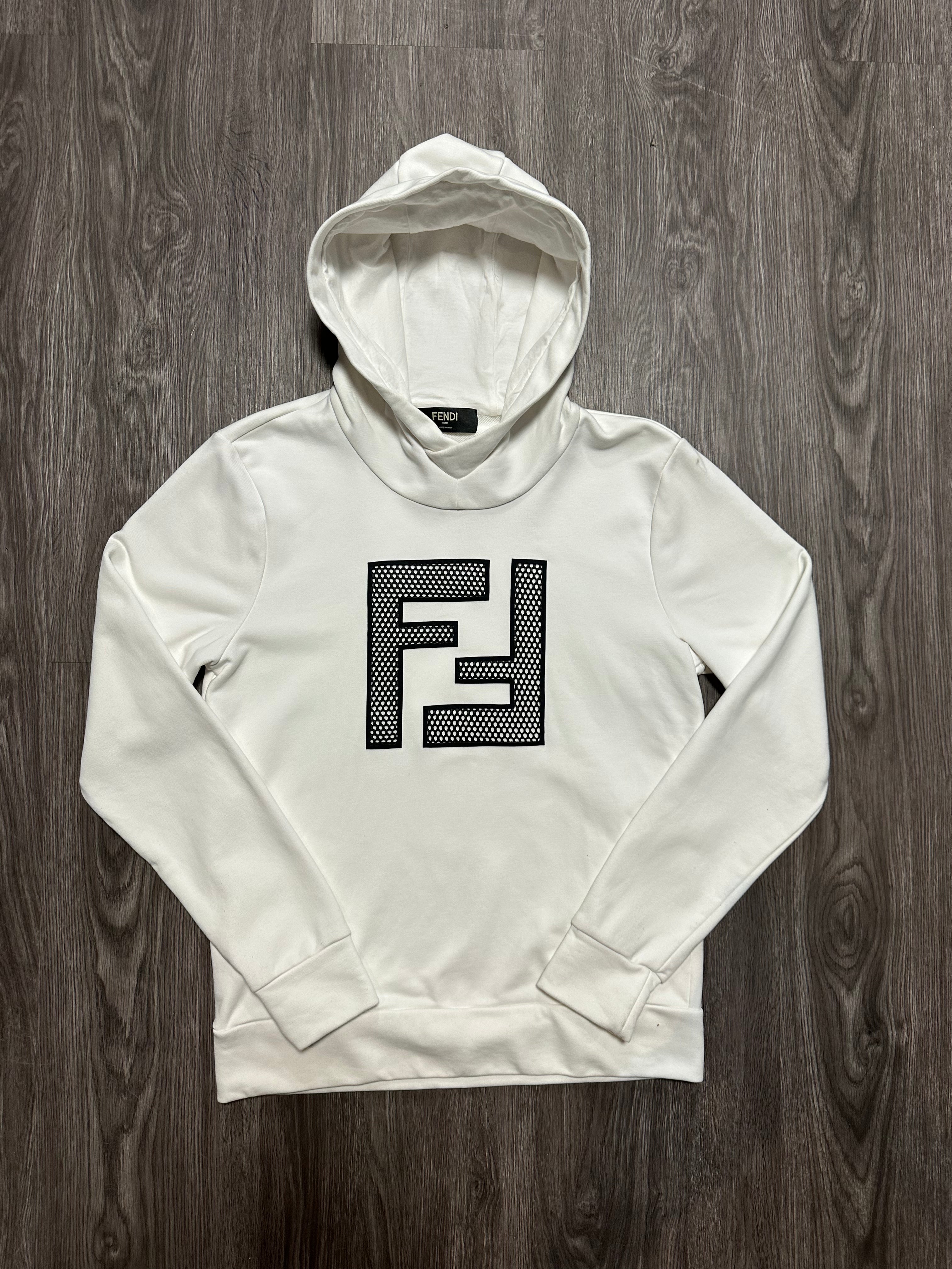 Fendi Hoodie (Fittaa S)