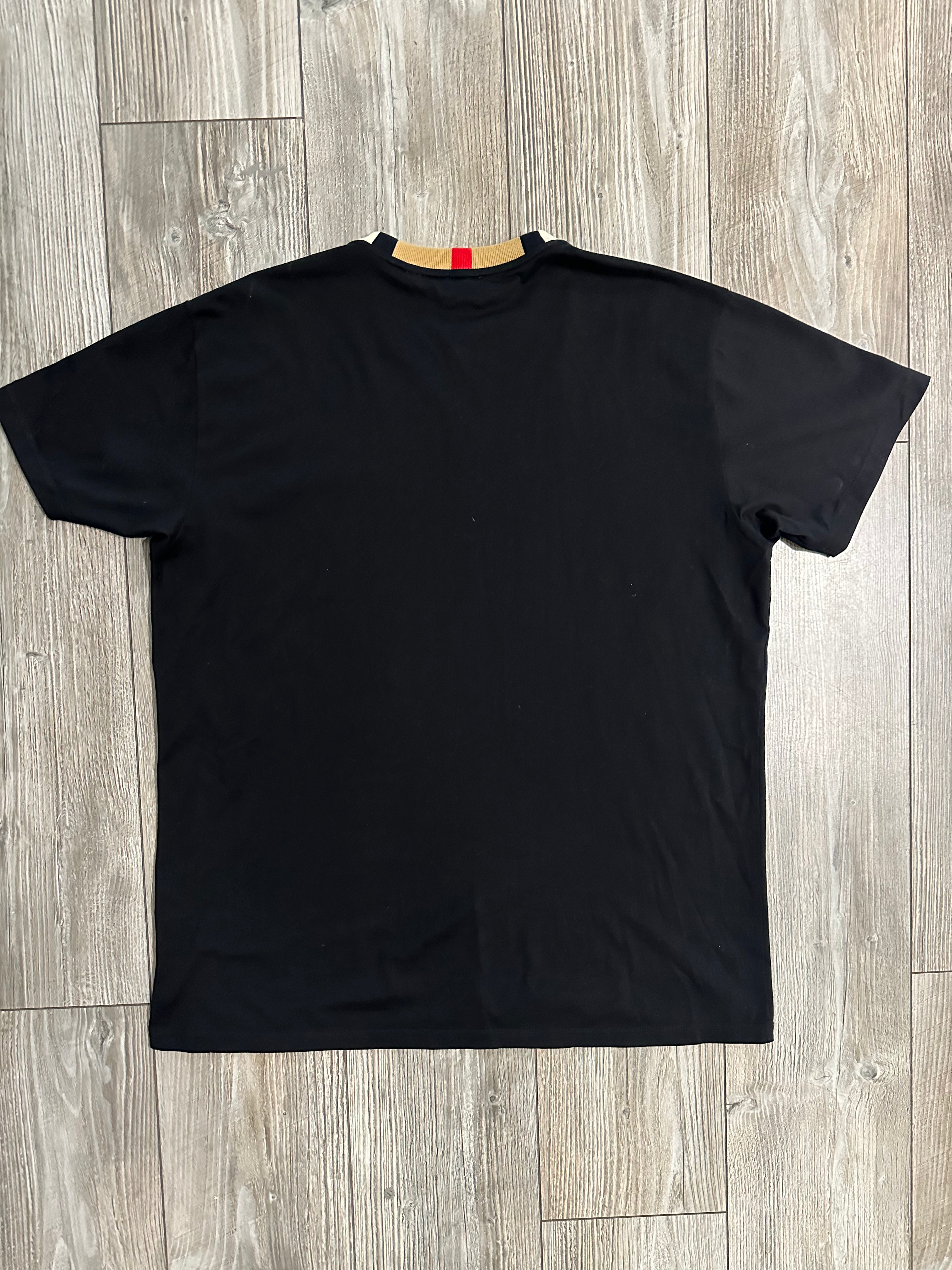 Burberry T-Shirt (Fittaa L)