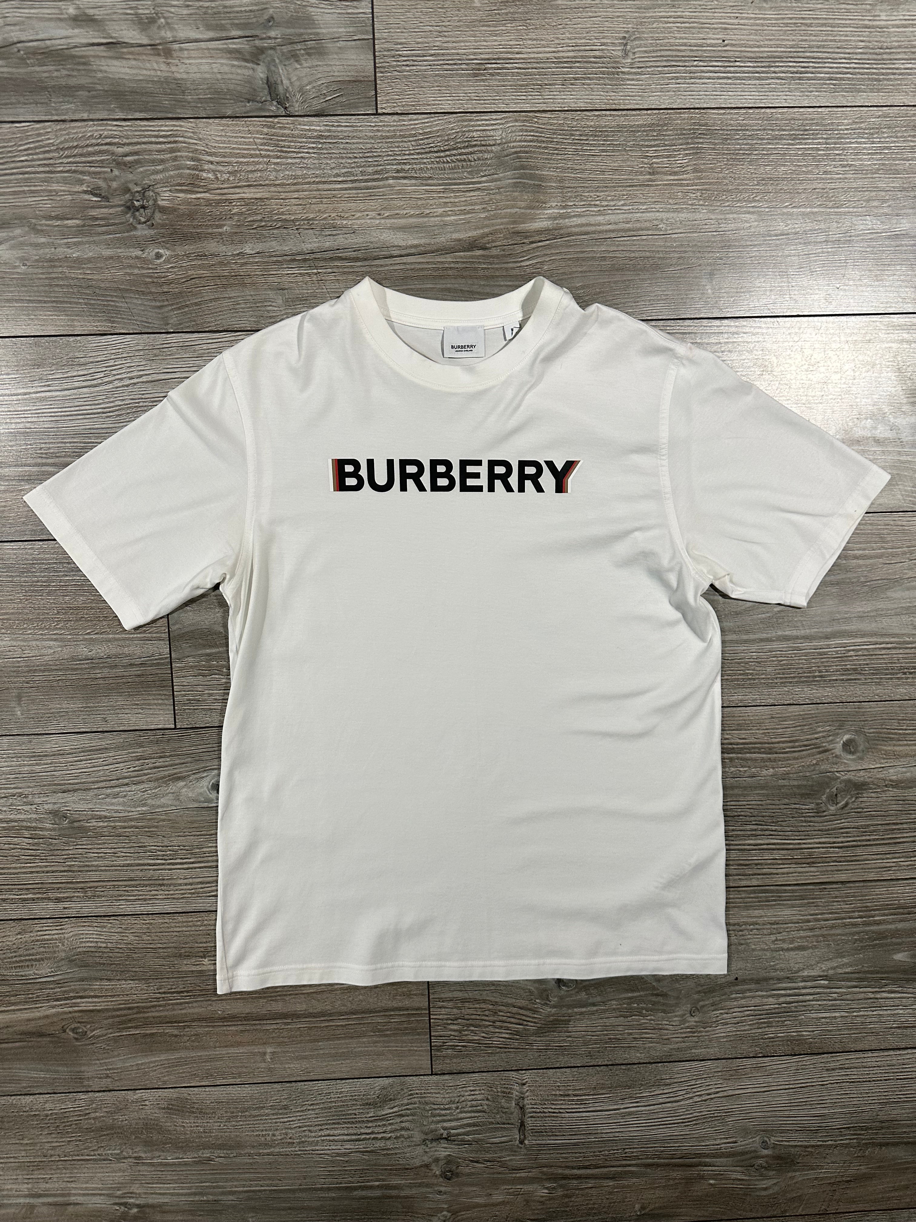 Burberry T-Shirt (Fittaa S)