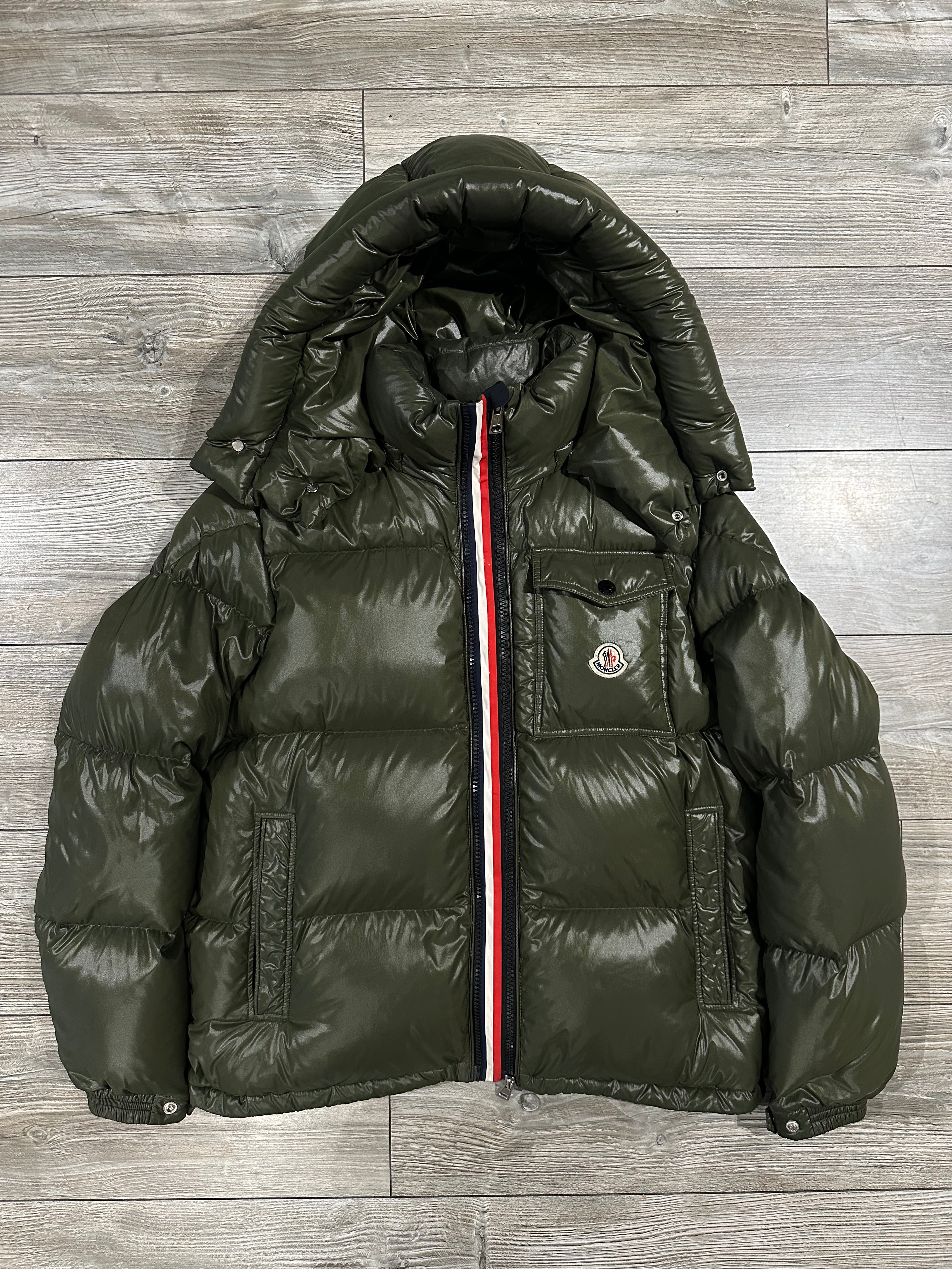 Moncler Jacket (Fittaa L)