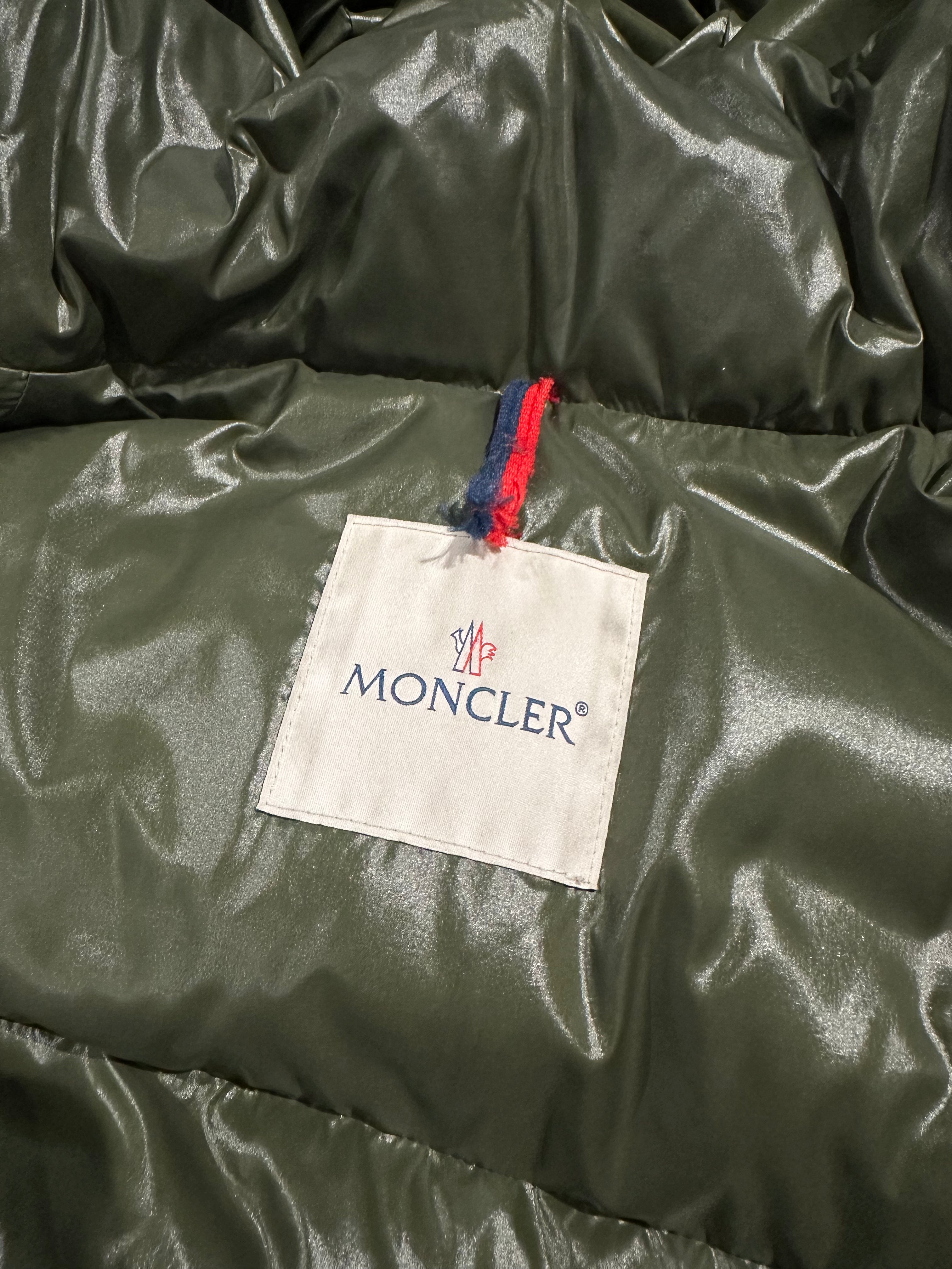 Moncler Jacket (Fittaa L)