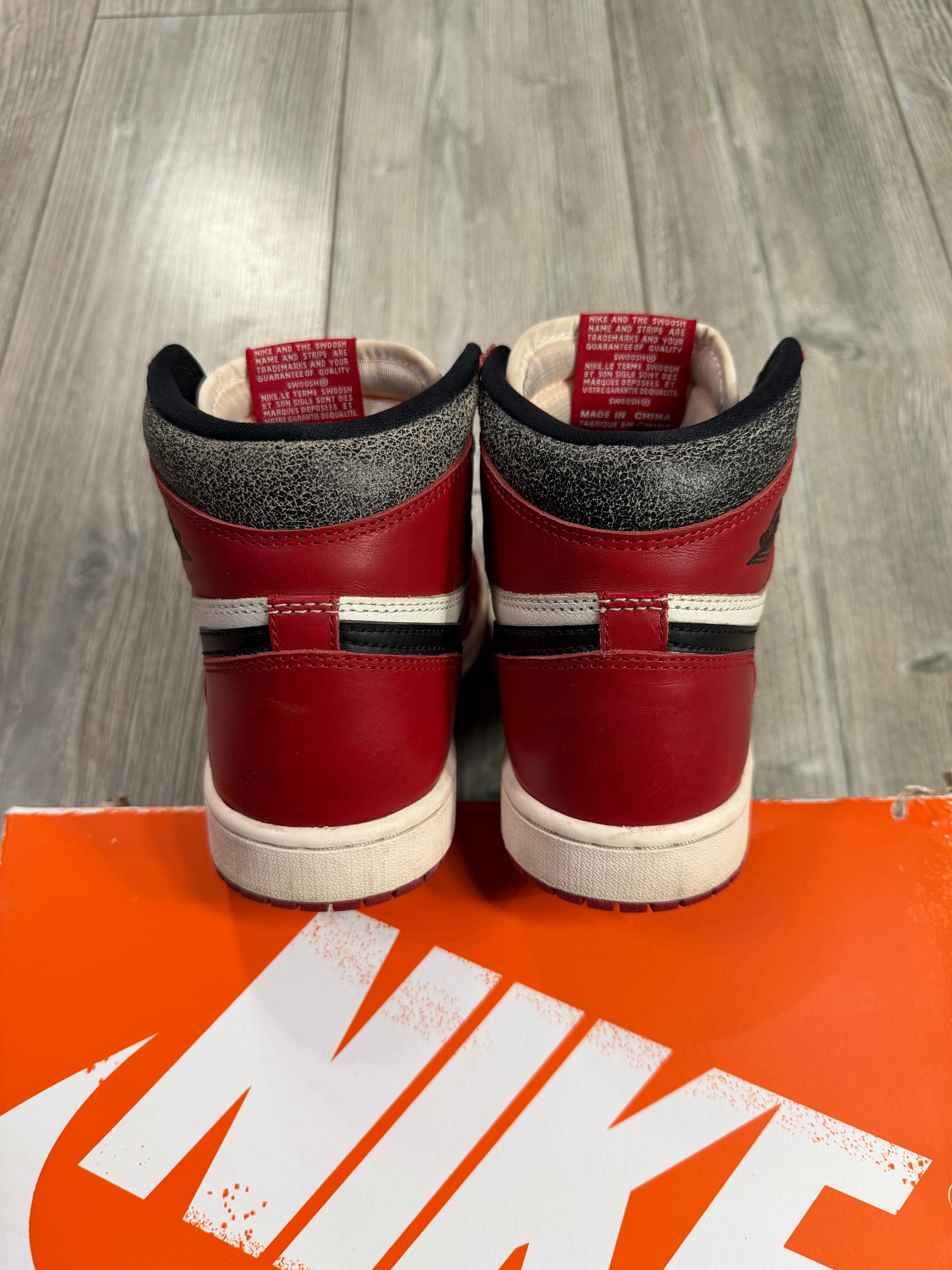 Air Jordan 1 Retro High OG Chicago Lost and Found (EU38.5)