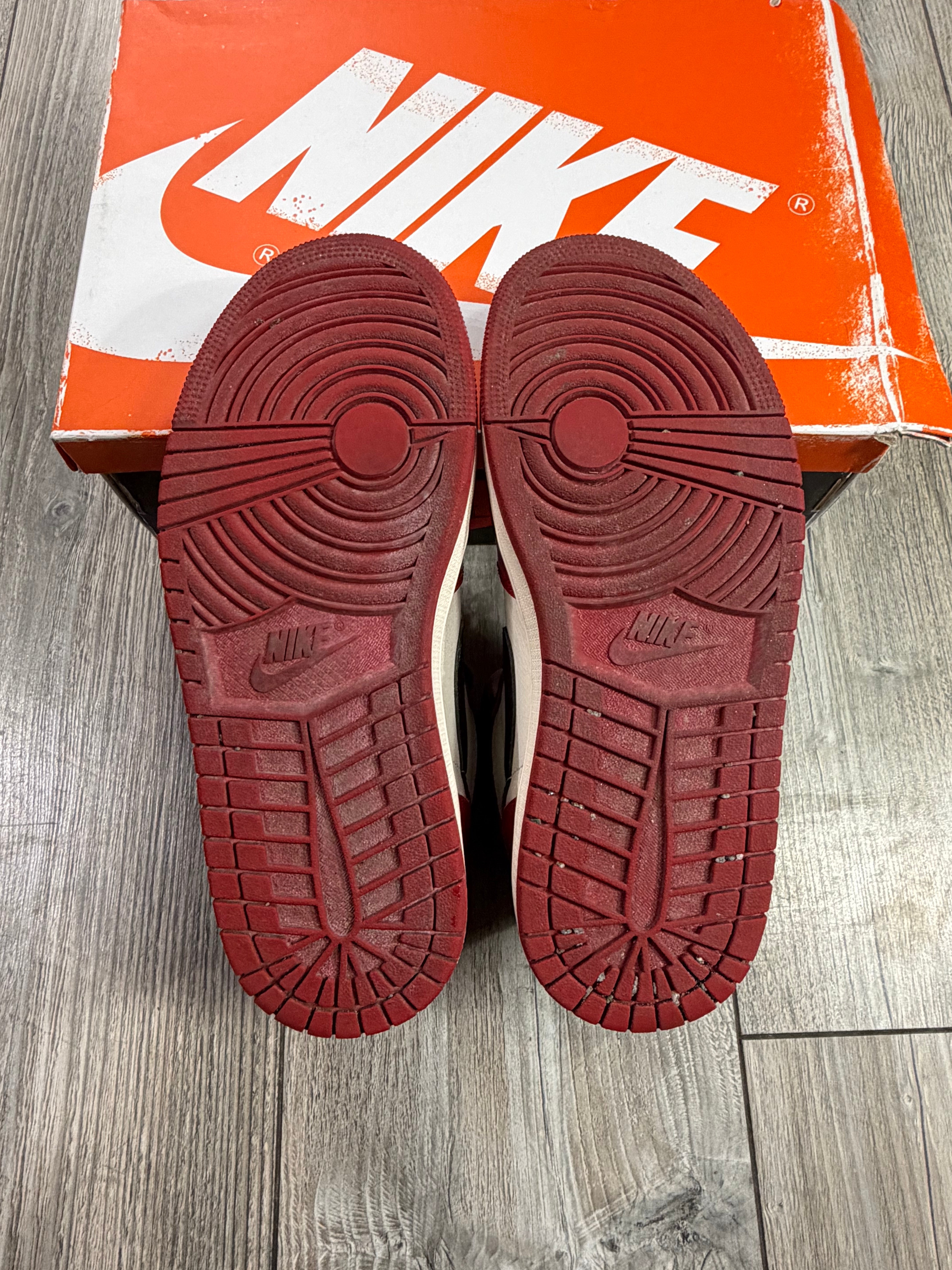 Air Jordan 1 Retro High OG Chicago Lost and Found (EU38.5)