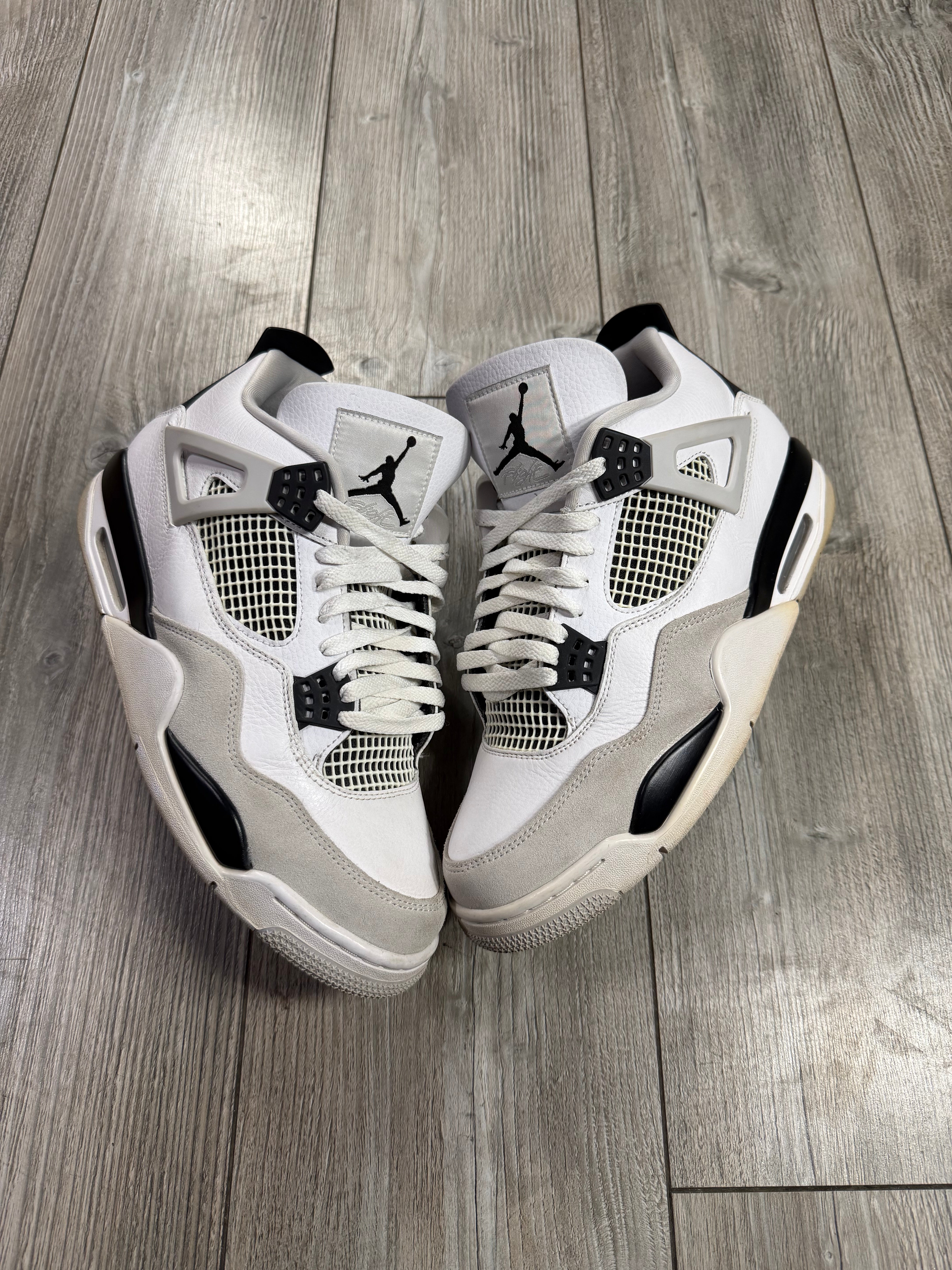 Air Jordan 4 Retro Military Black (EU44.5)