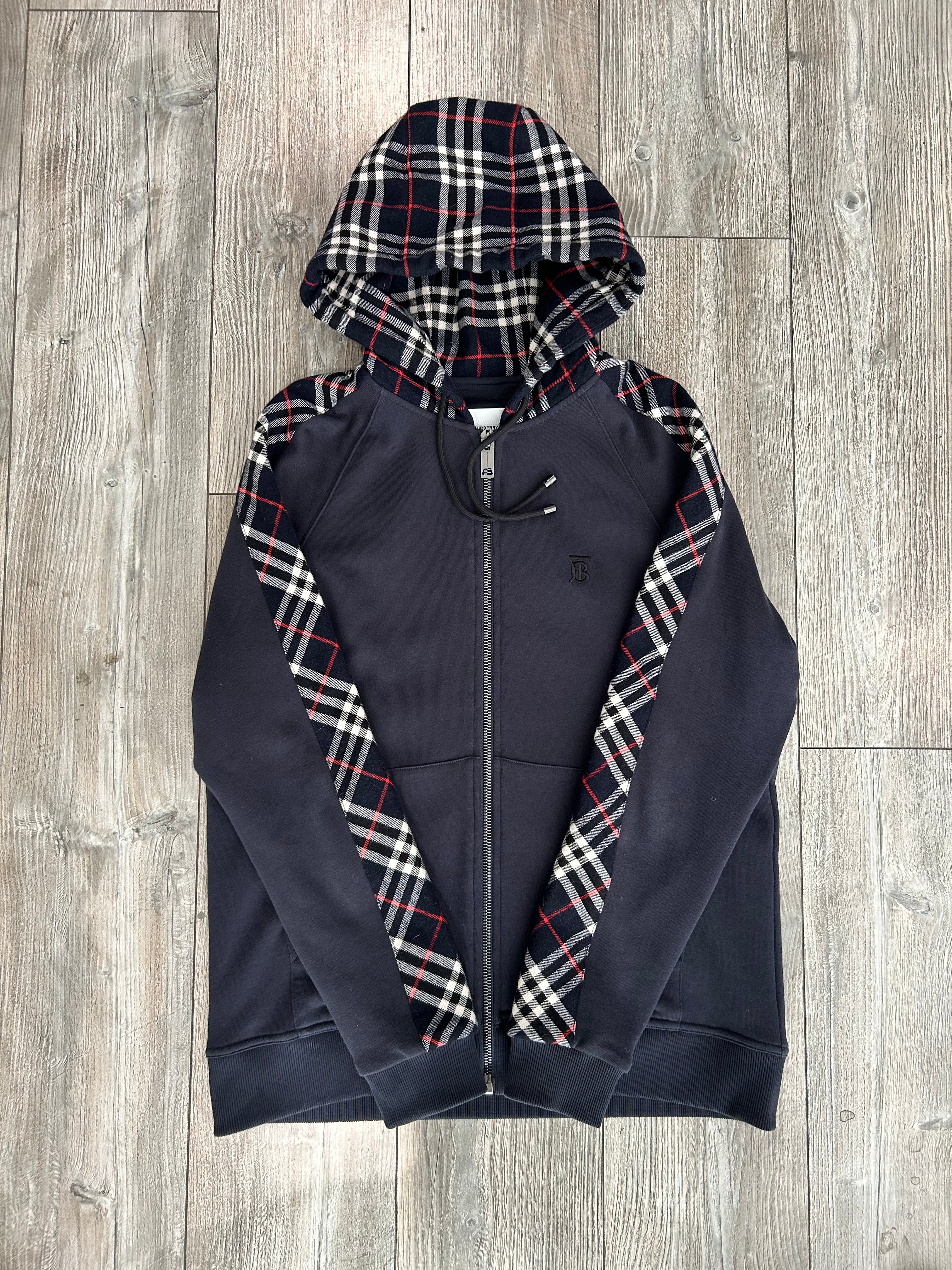 Burberry Zip-Up Hoodie (Fittaa M)