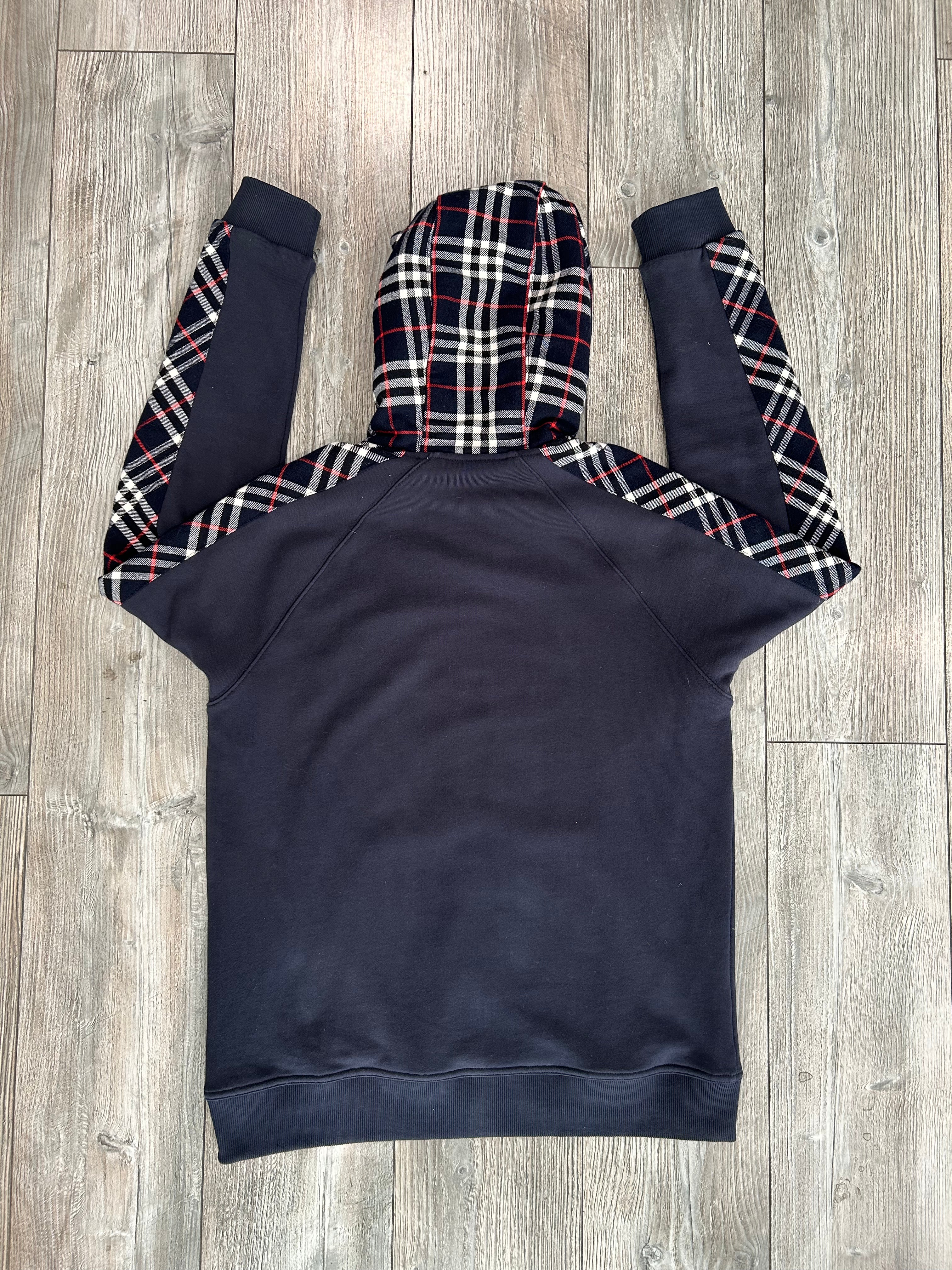 Burberry Zip-Up Hoodie (Fittaa M)