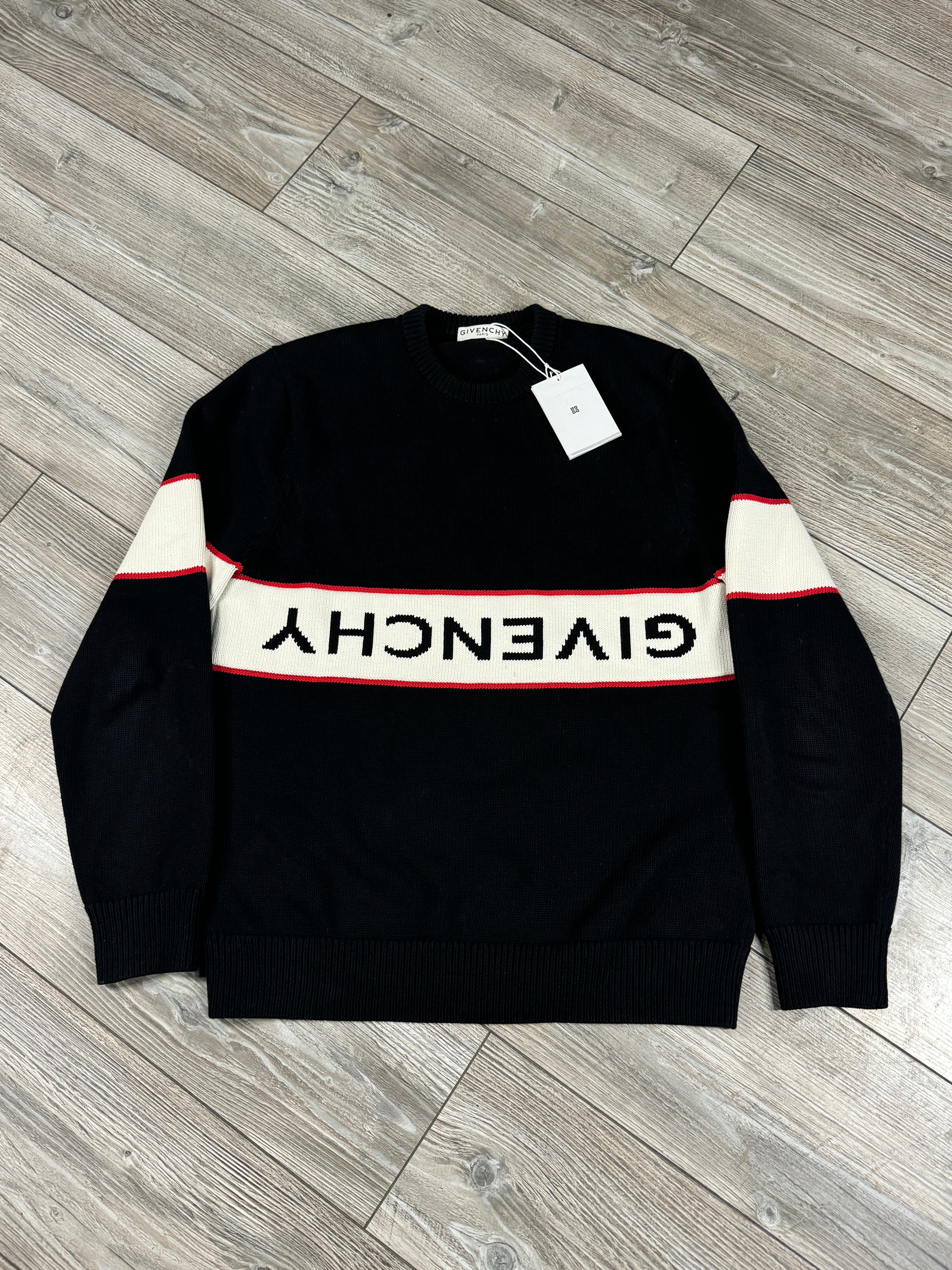 Givenchy Sweater (Fittaa M)