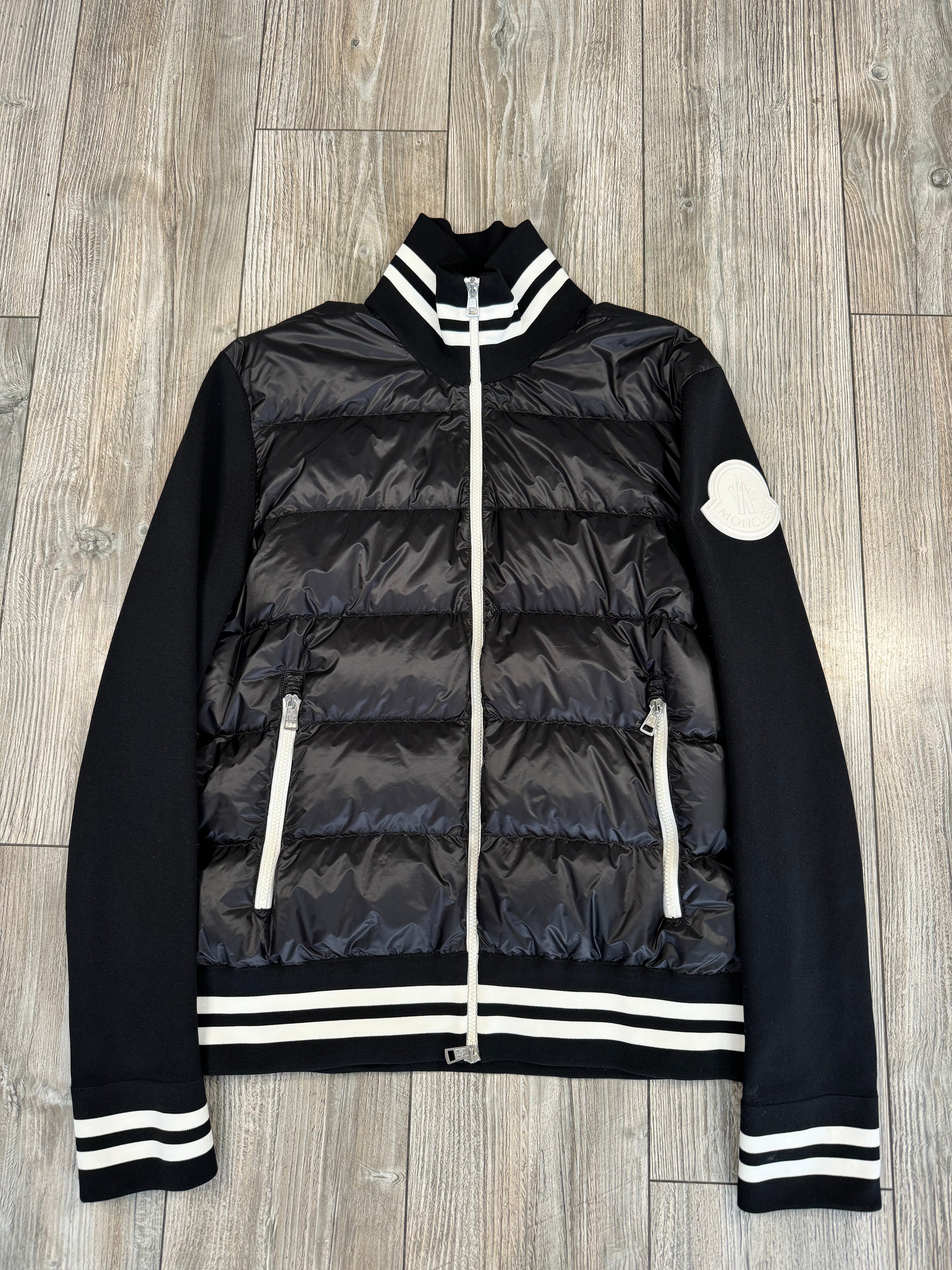 Moncler Cardigan (Fittaa M)