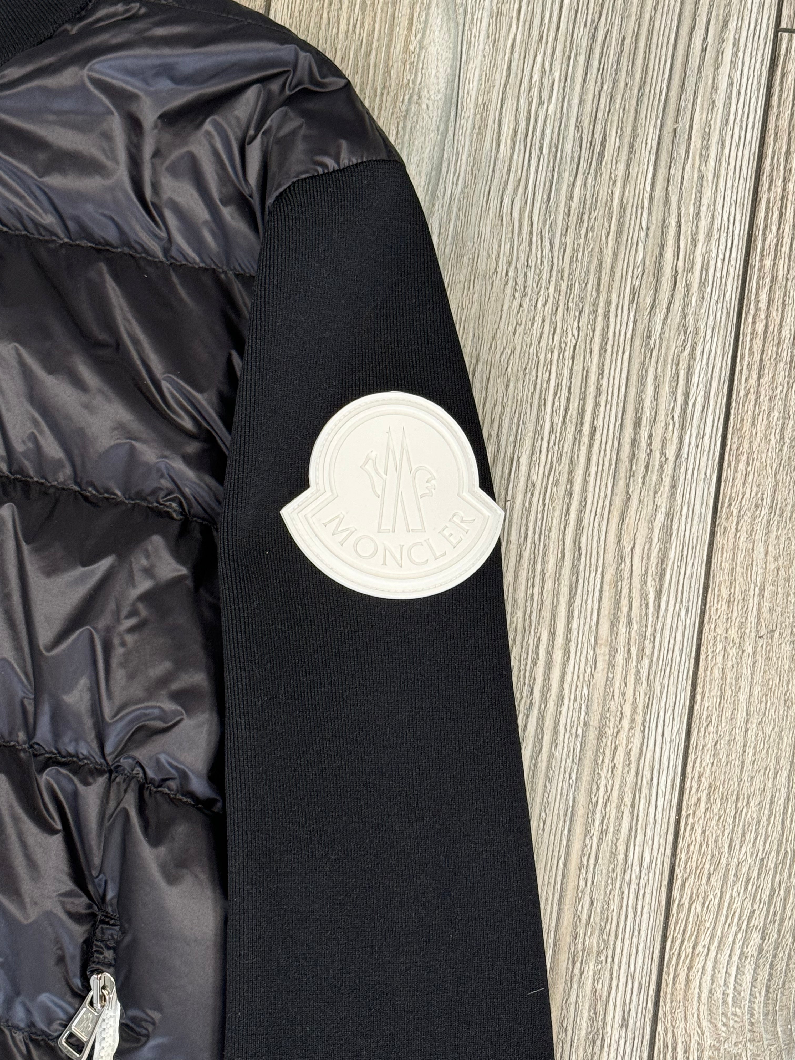 Moncler Cardigan (Fittaa M)