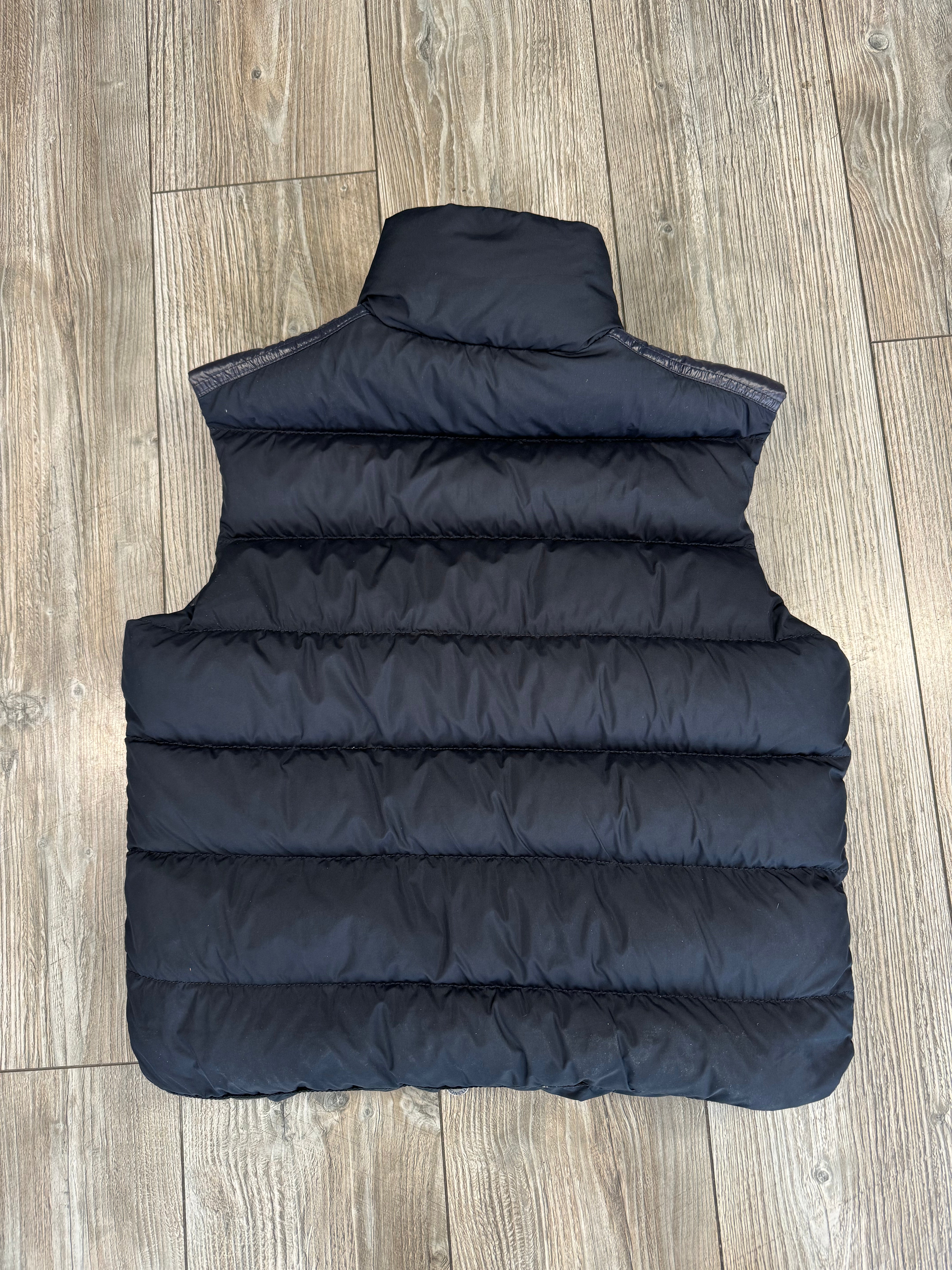 Moncler Vest (Fittaa S)