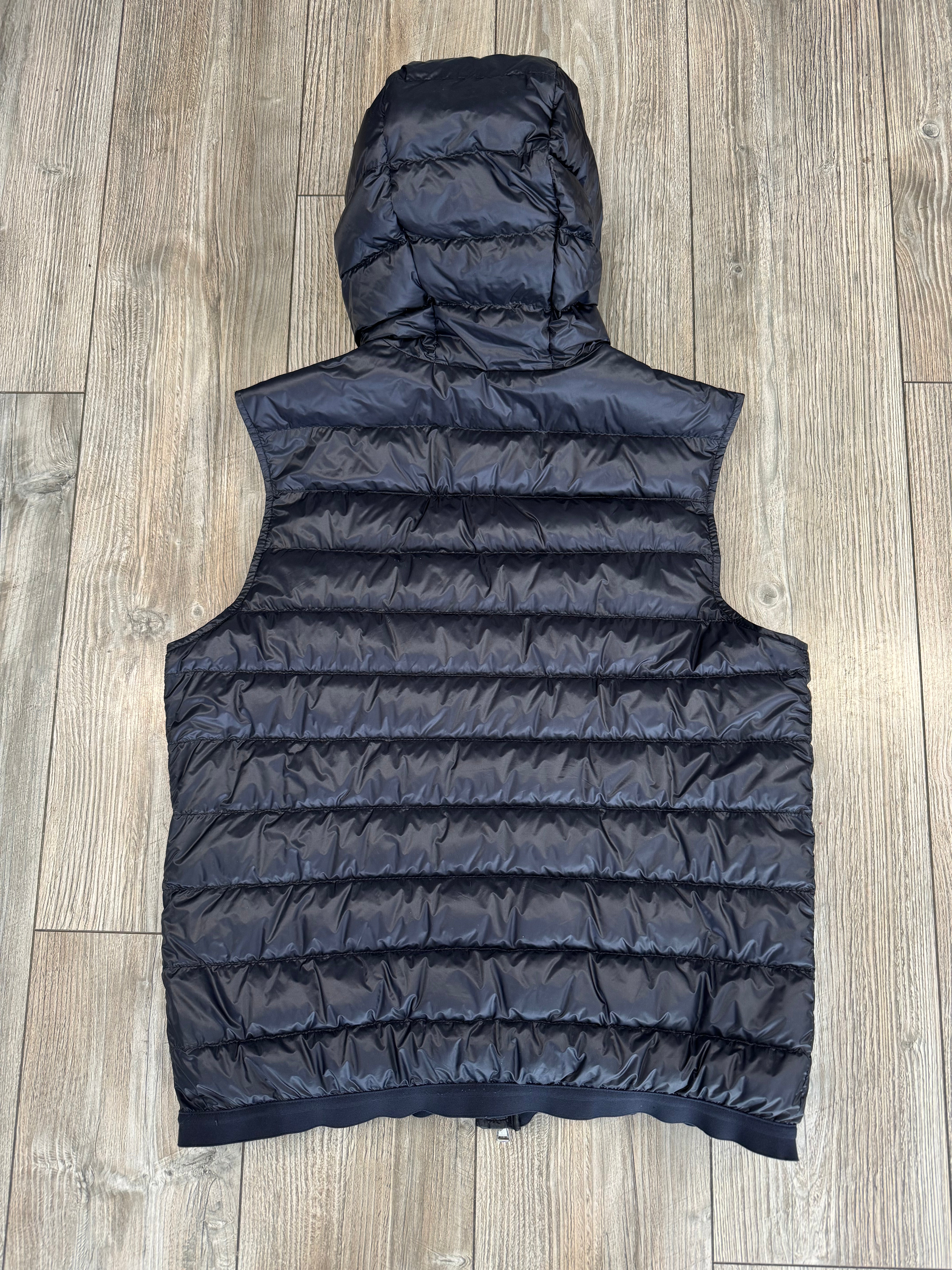 Moncler Vest (Fittaa M)