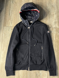 Moncler Cardigan (Fittaa S)