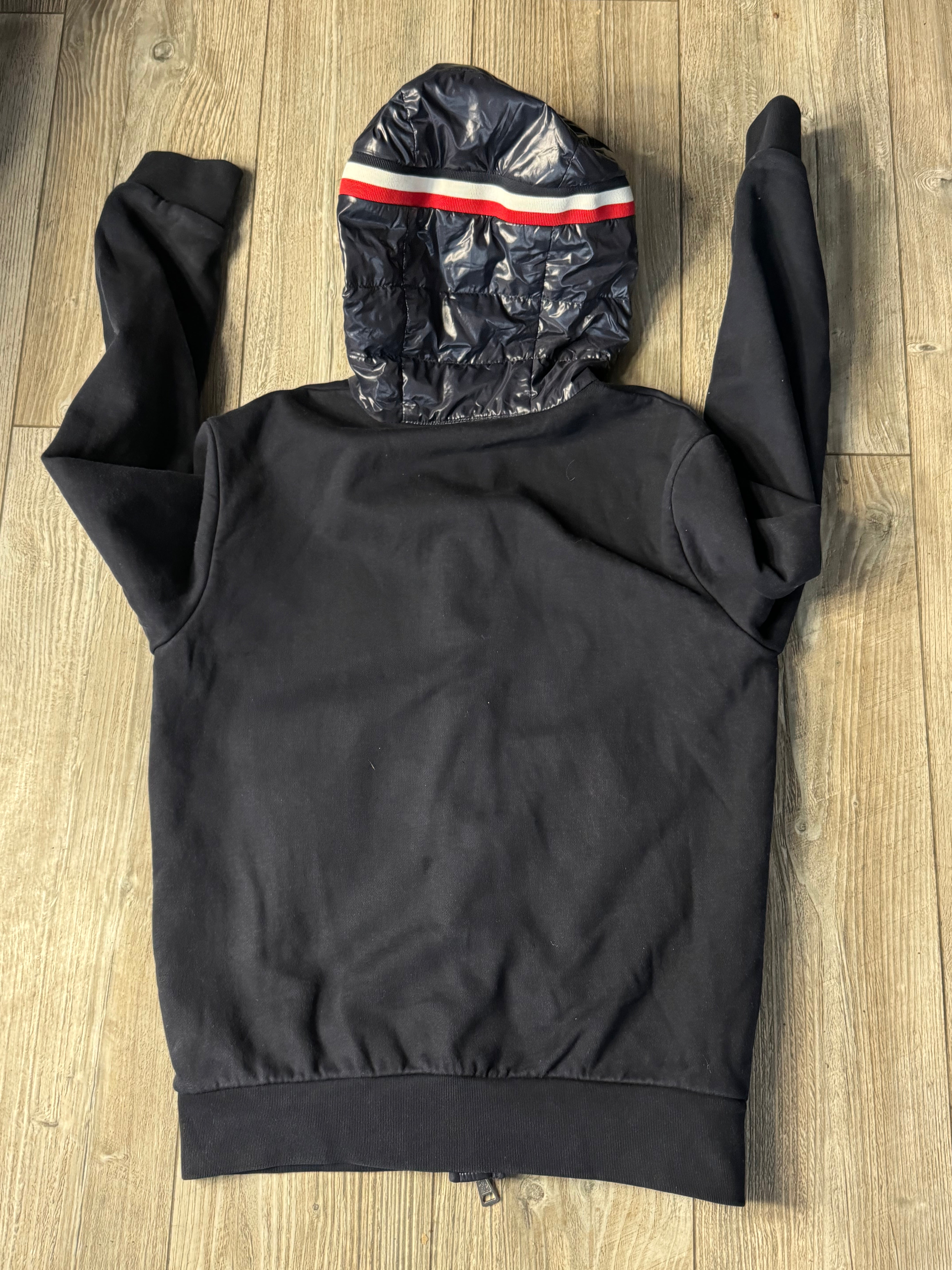 Moncler Cardigan (Fittaa S)