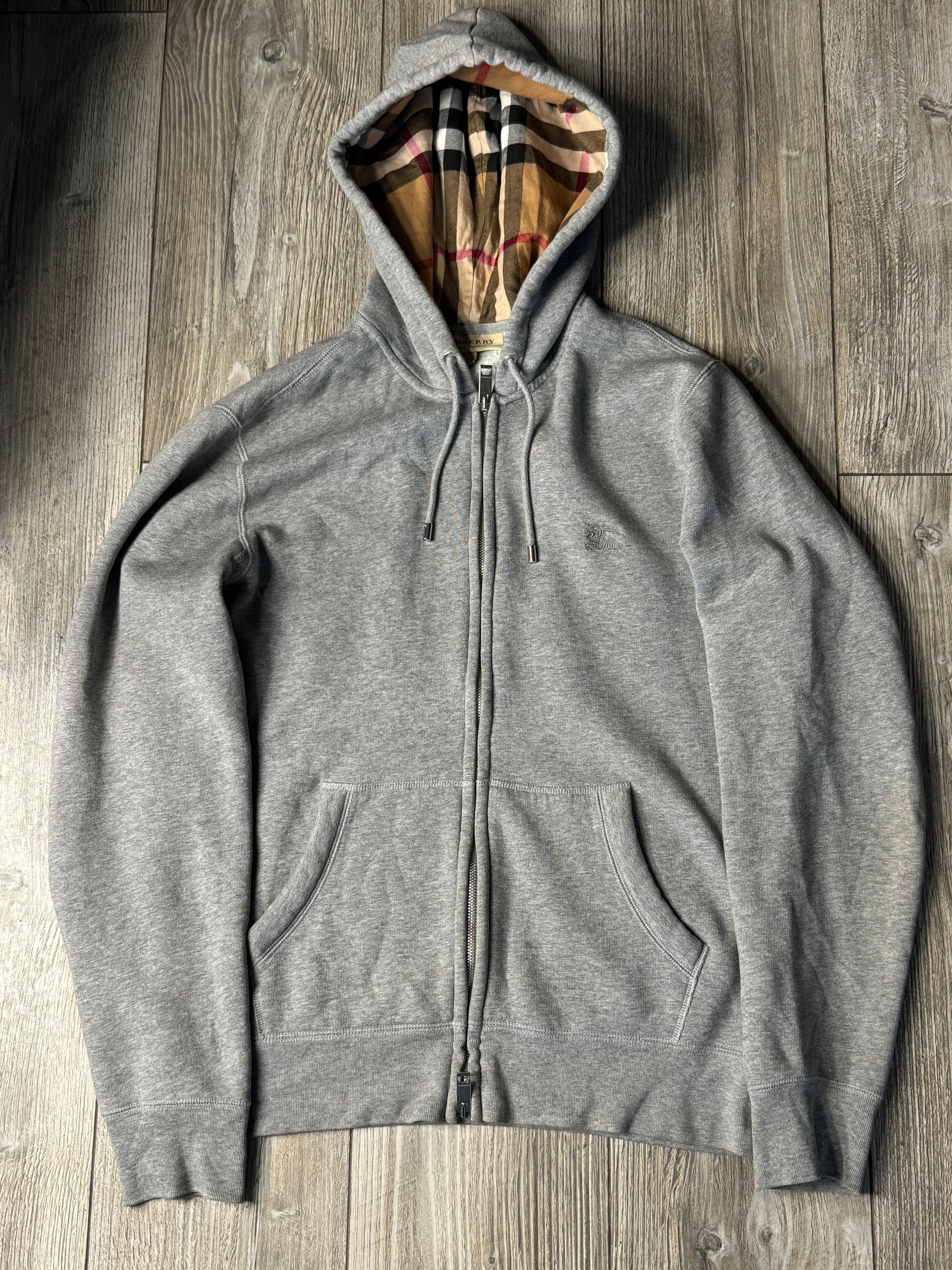 Burberry Zip-Up Hoodie (Fittaa M)