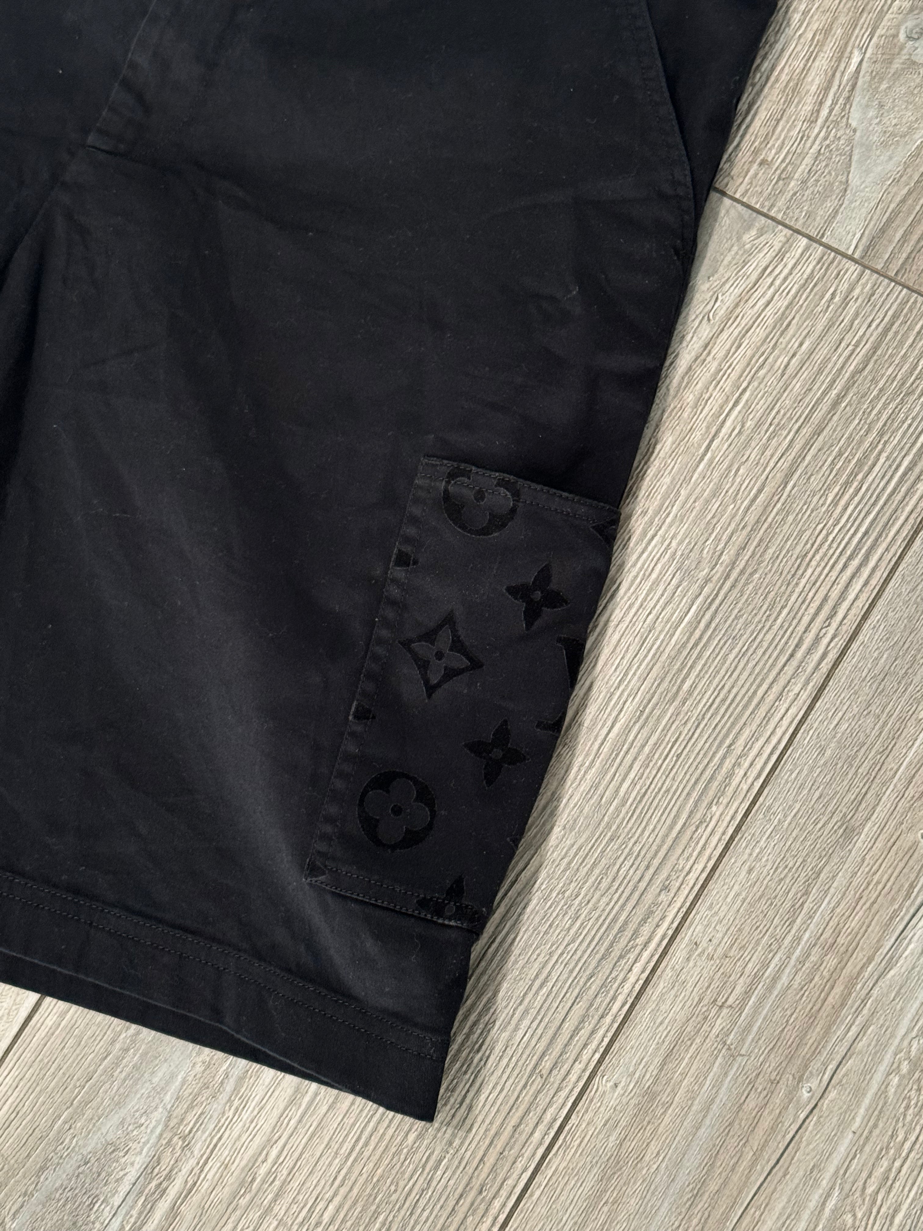 Louis Vuitton Shorts (Fittaa L)